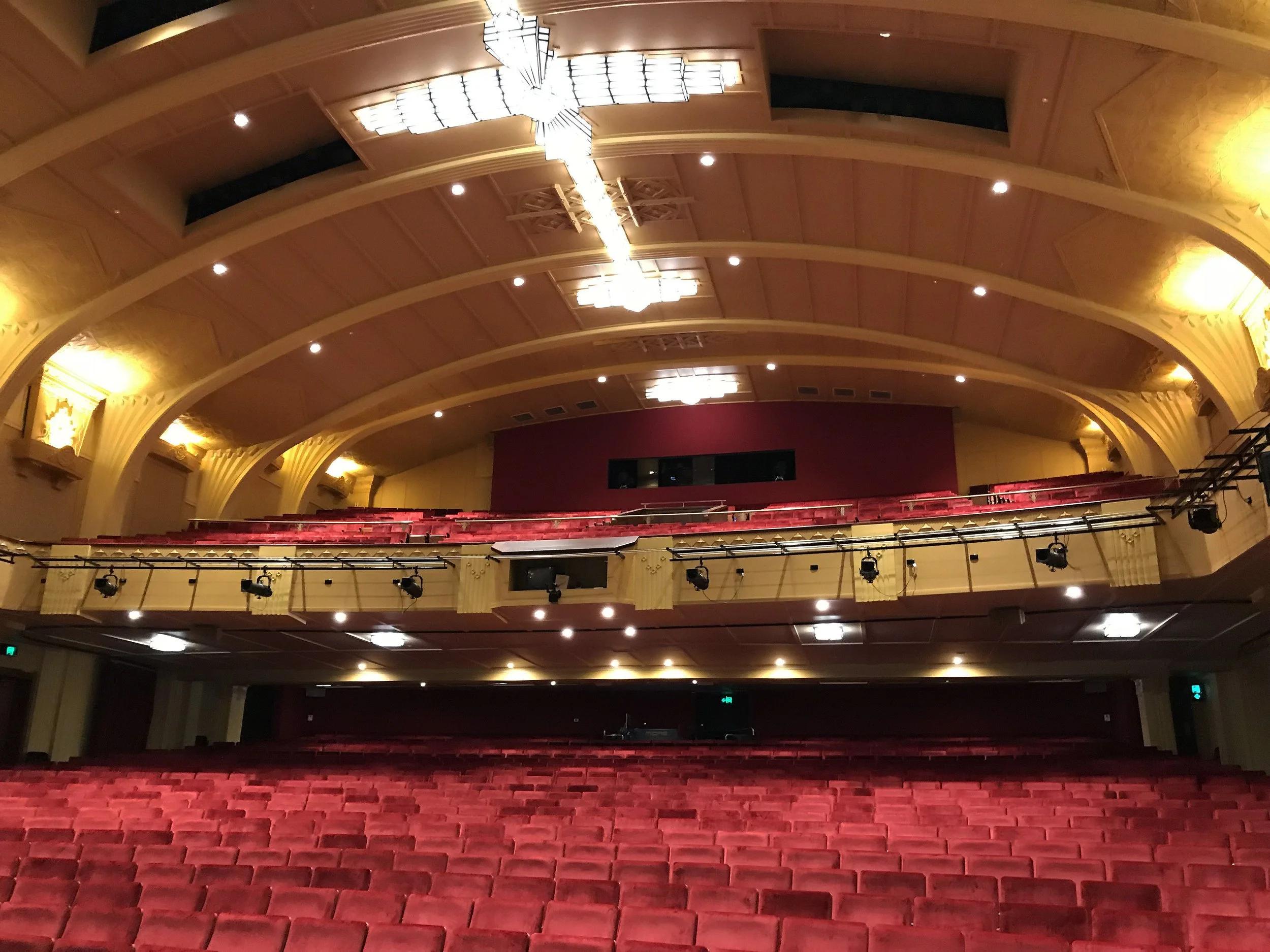 02_theatre1.jpg