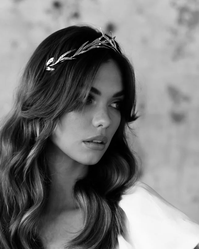freya-model-side-lr-bw.jpg