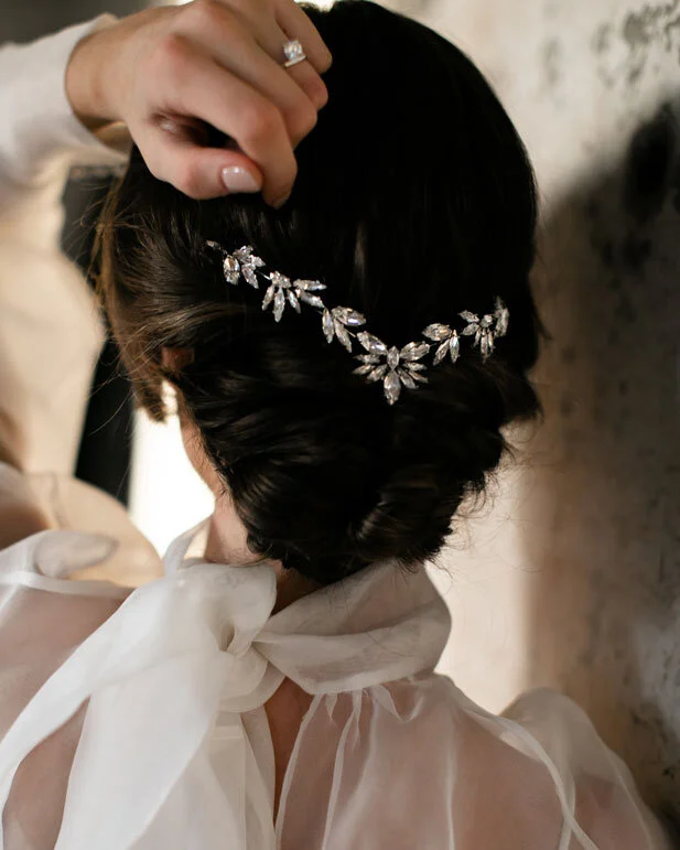 sophia-back-crown-model-colour-close-wall-lr.jpg