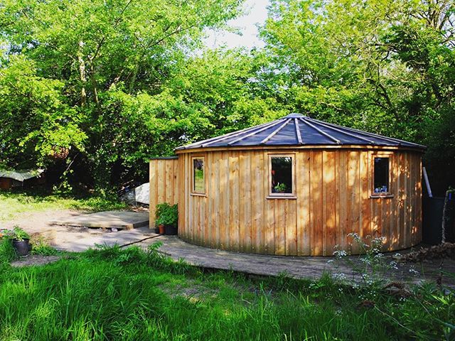 The yurt cabin design and built by @jmillardcarpentry 
In The summer time when the weather was fine. .
.
.
.
#yurt #yurtliving #yurtlife #cabin #cabinlife #cabinstyle #offgrid #cosyhome #smallspaceliving #smallspacesdesign #tinyhomes #woodworking #wo