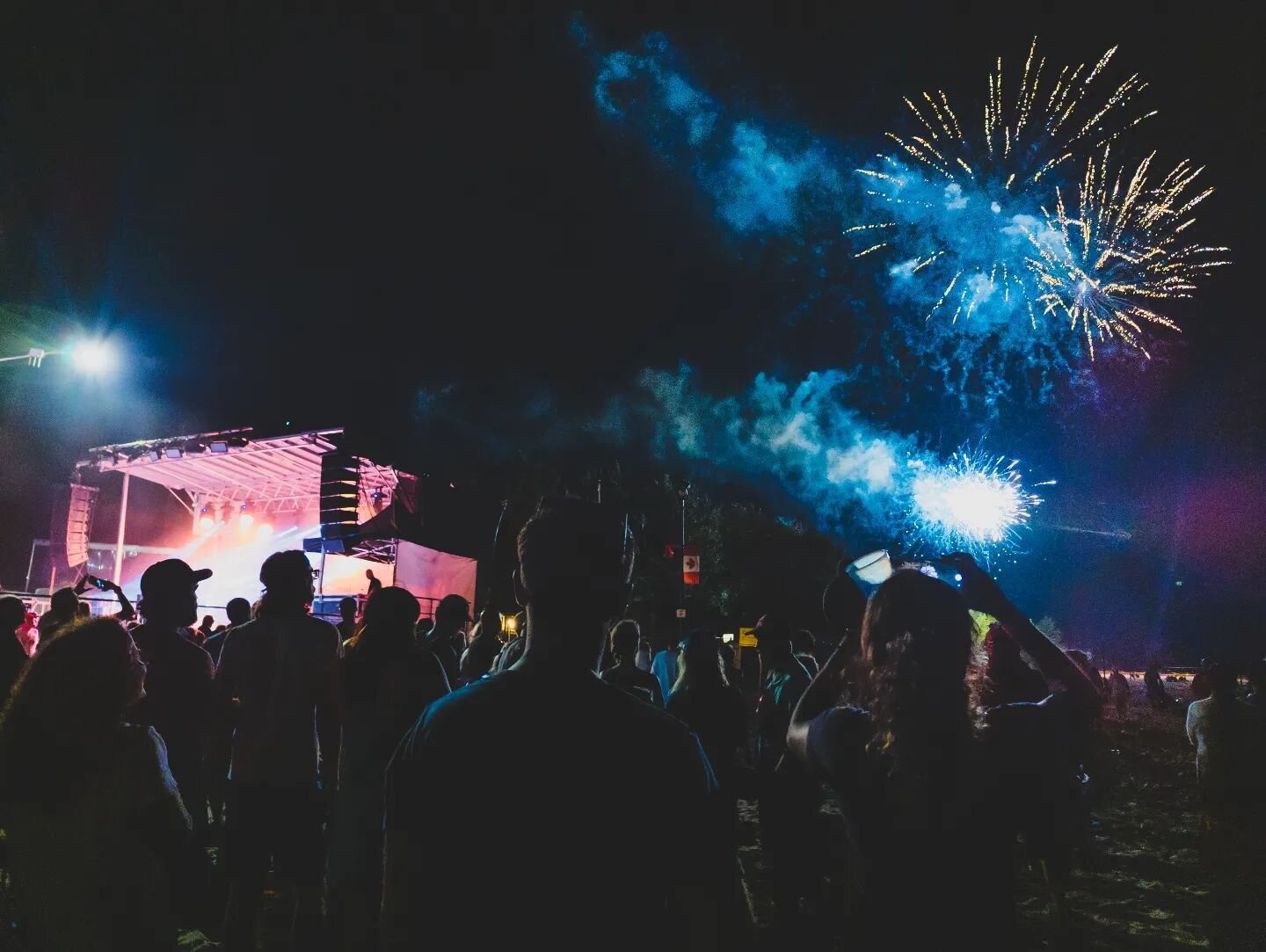 blammo 
💥

.
.
#wasaga #wasagabeach #wasagabeachlife #georgianbay #georgianbaylife #collingwood #simcoecounty #readerschoiceawards #aprilwine #fireworks