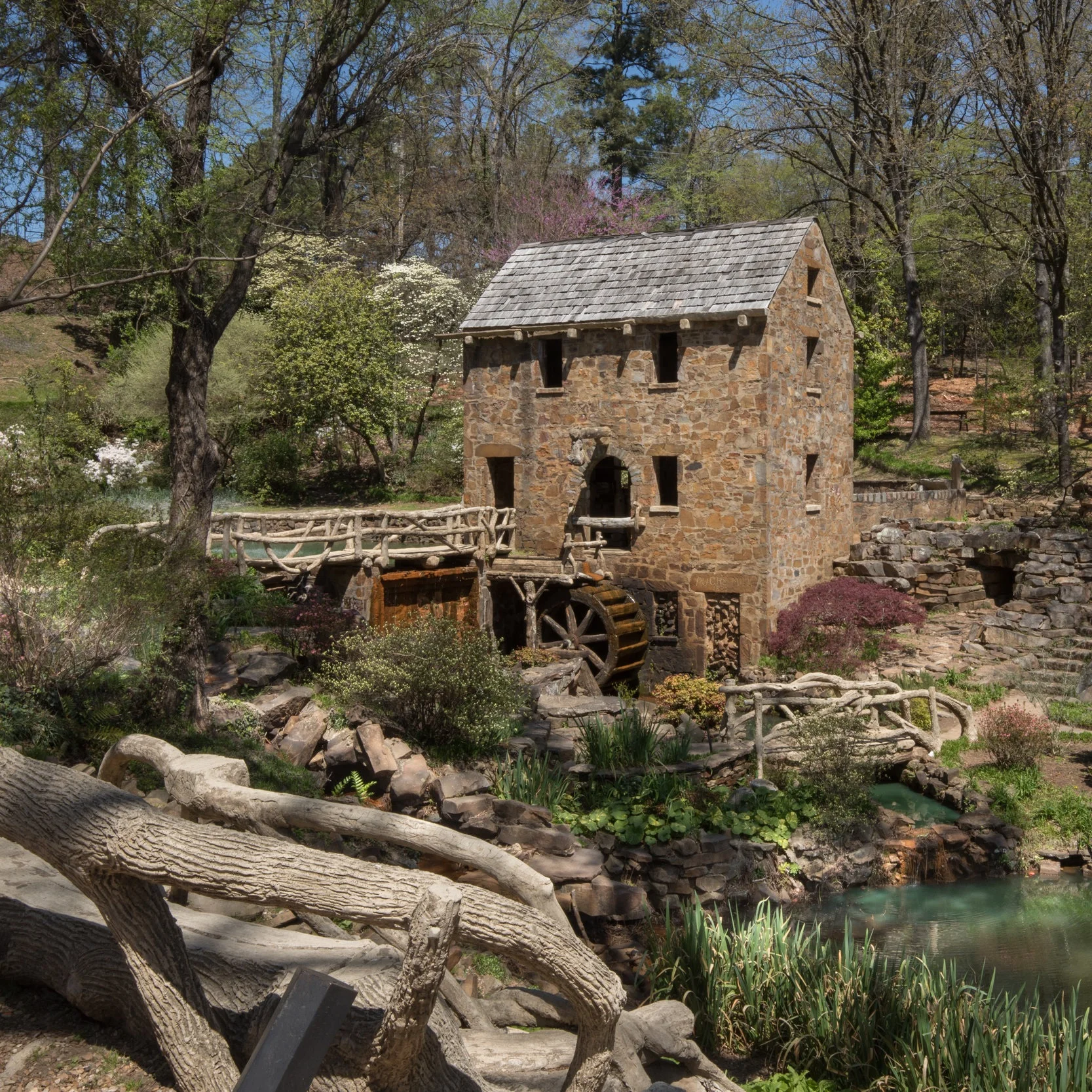 Hotel_Near_Old_Mill_North_Little_Rock_Central_Arkansas.jpg