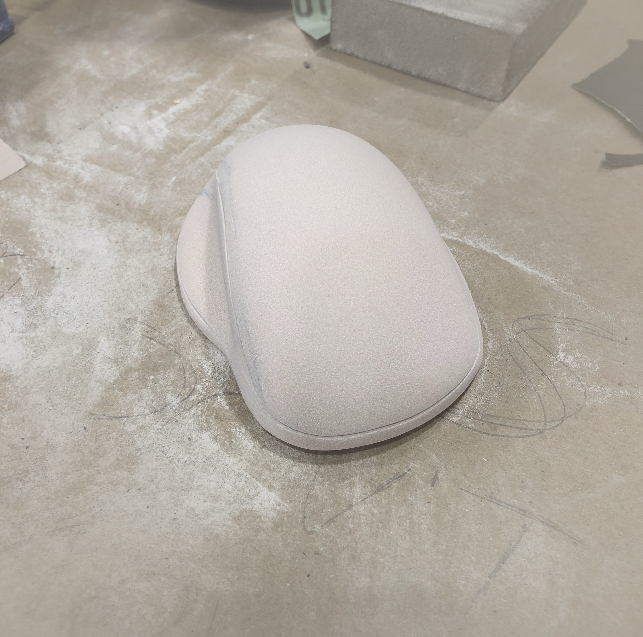 mouse pick foam 2.png