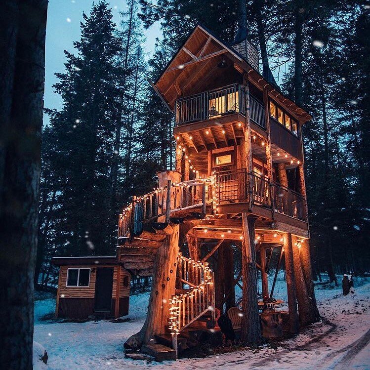 A perfect winter getaway. Tree house cabin in the woods, Montana, USA. 🇺🇸 
.
📸: @rpnickson 
.
⚡️ Tag @beautifulchaostv #beautifulchaos #beautifulchaostv to be featured. Share to be inspired.
.
.
.
.
.
.
.
.
.
.
.
.
.
.
.
#adventureawaits #beautifu