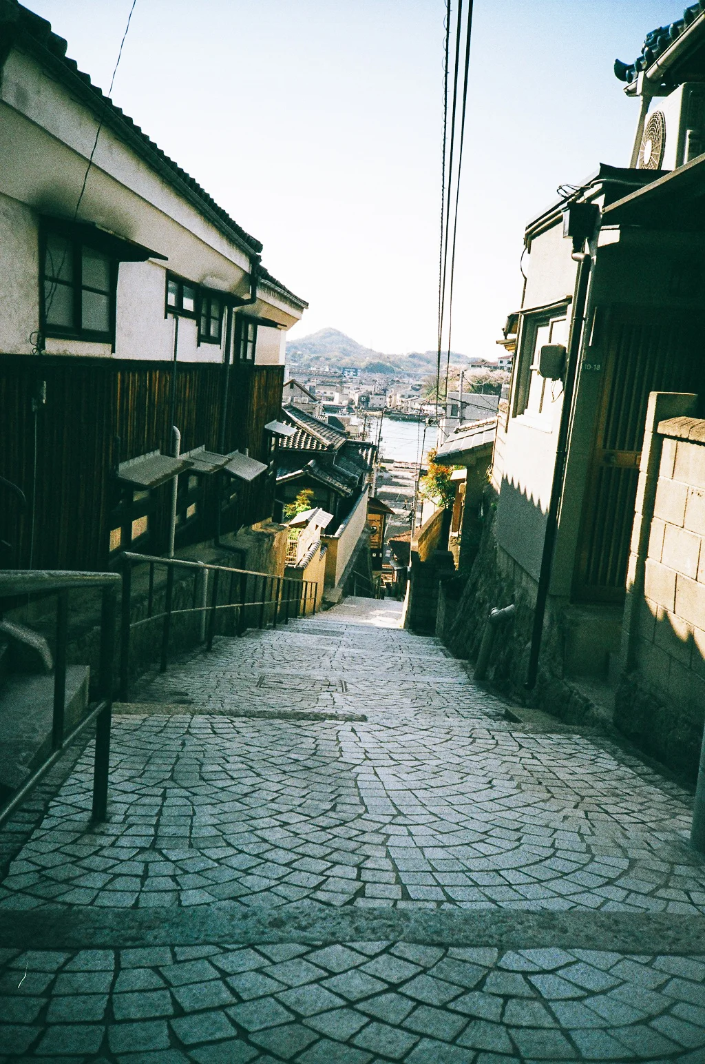 坂にさす光.jpg