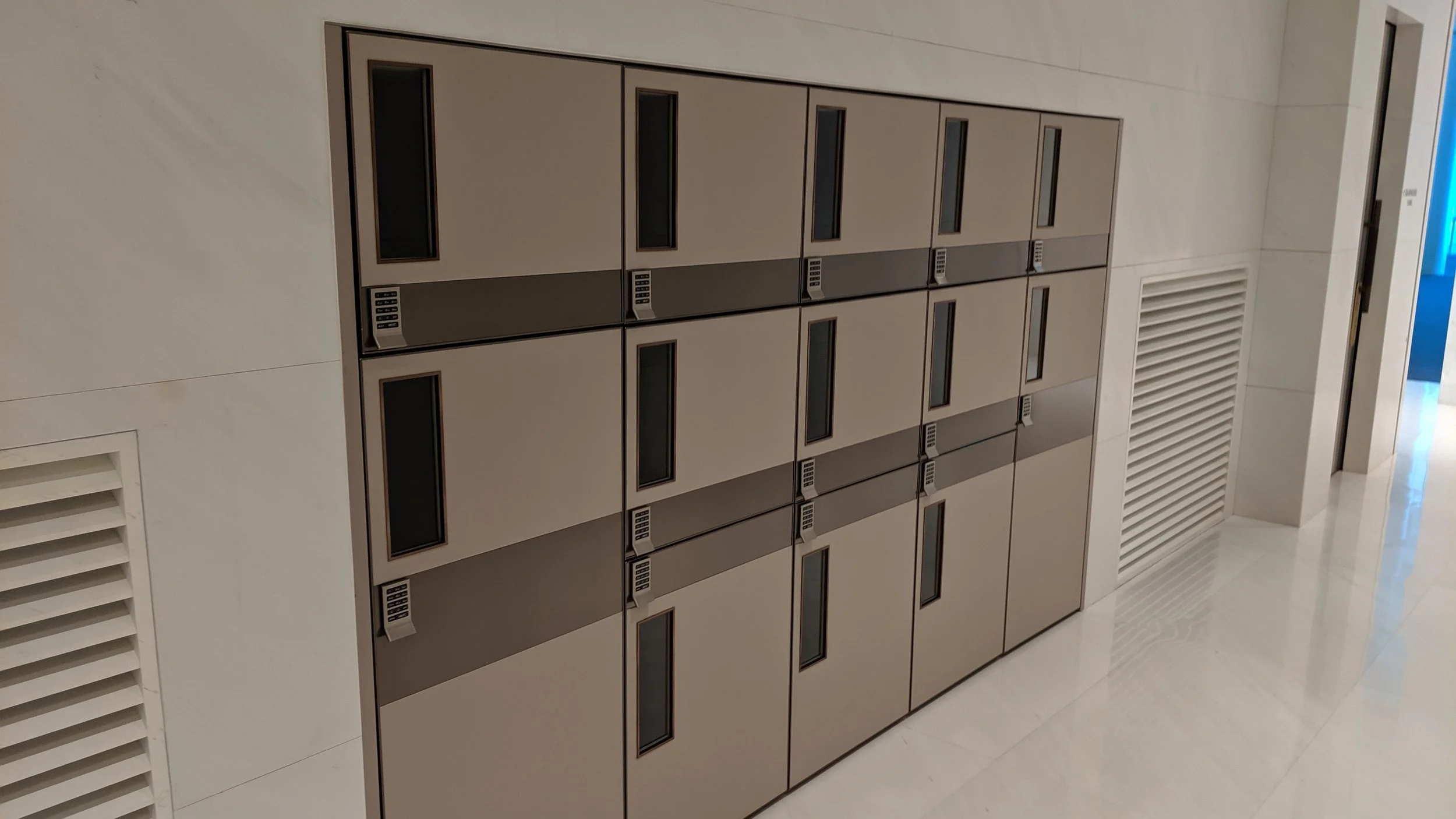 KAL-First-Class-Lounge-ICN-Lockers.jpg