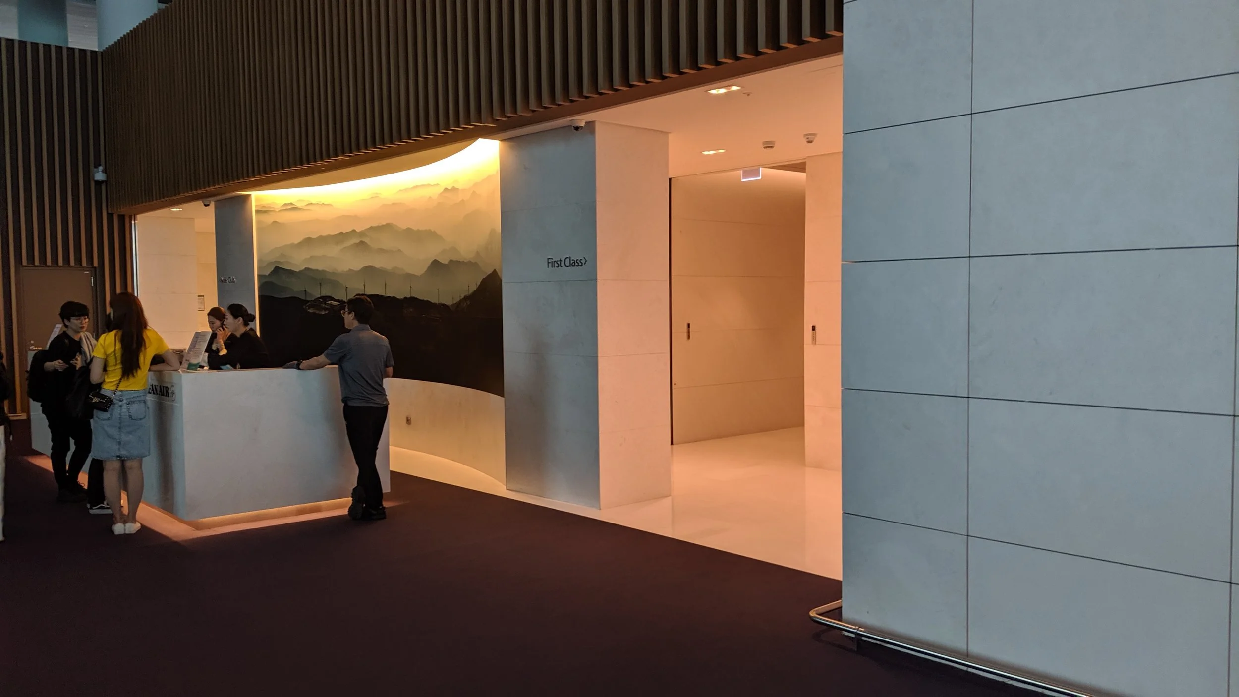 KAL-First-Class-Lounge-ICN-Entrance.jpg