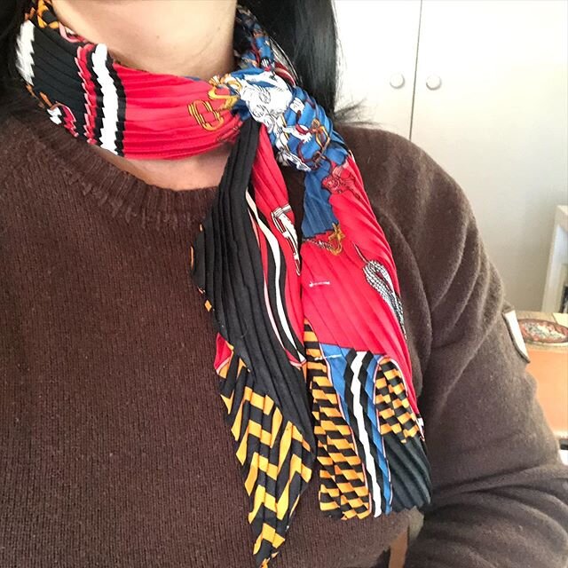 #pleatedscarf #itsnothermes 😍😀 but it has character and sparks joy @davidjonesstore .
.
#redscarf