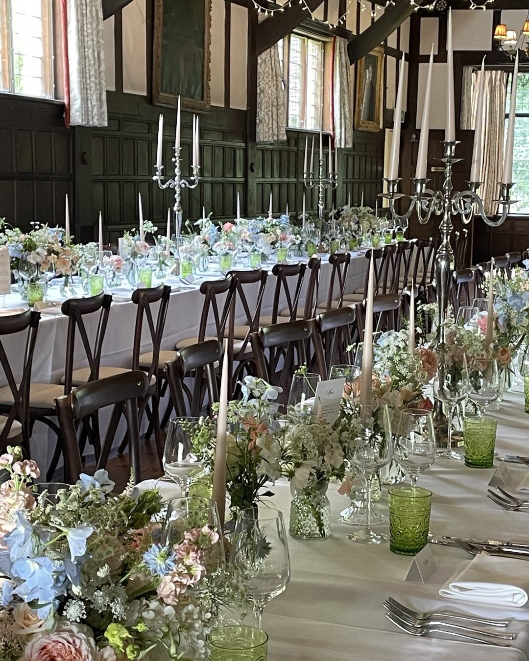 Beautiful set up last summer at Ramster hall #ramsterhall @ramsterhallweddings @carrie.macey #weddingflorist #surreyweddingvenue #surreywedding