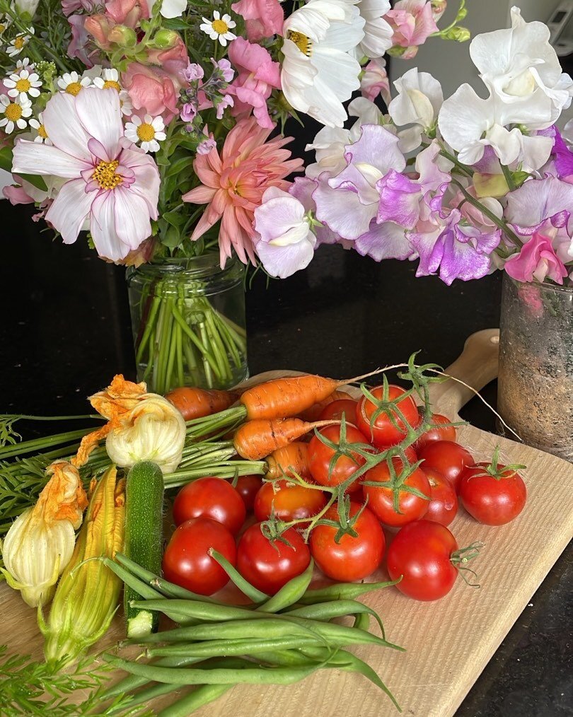 Can&rsquo;t wait for all these home grown goodies this year 💕💕 #homegrown #grownwithlove #cuttinggarden #vegplot