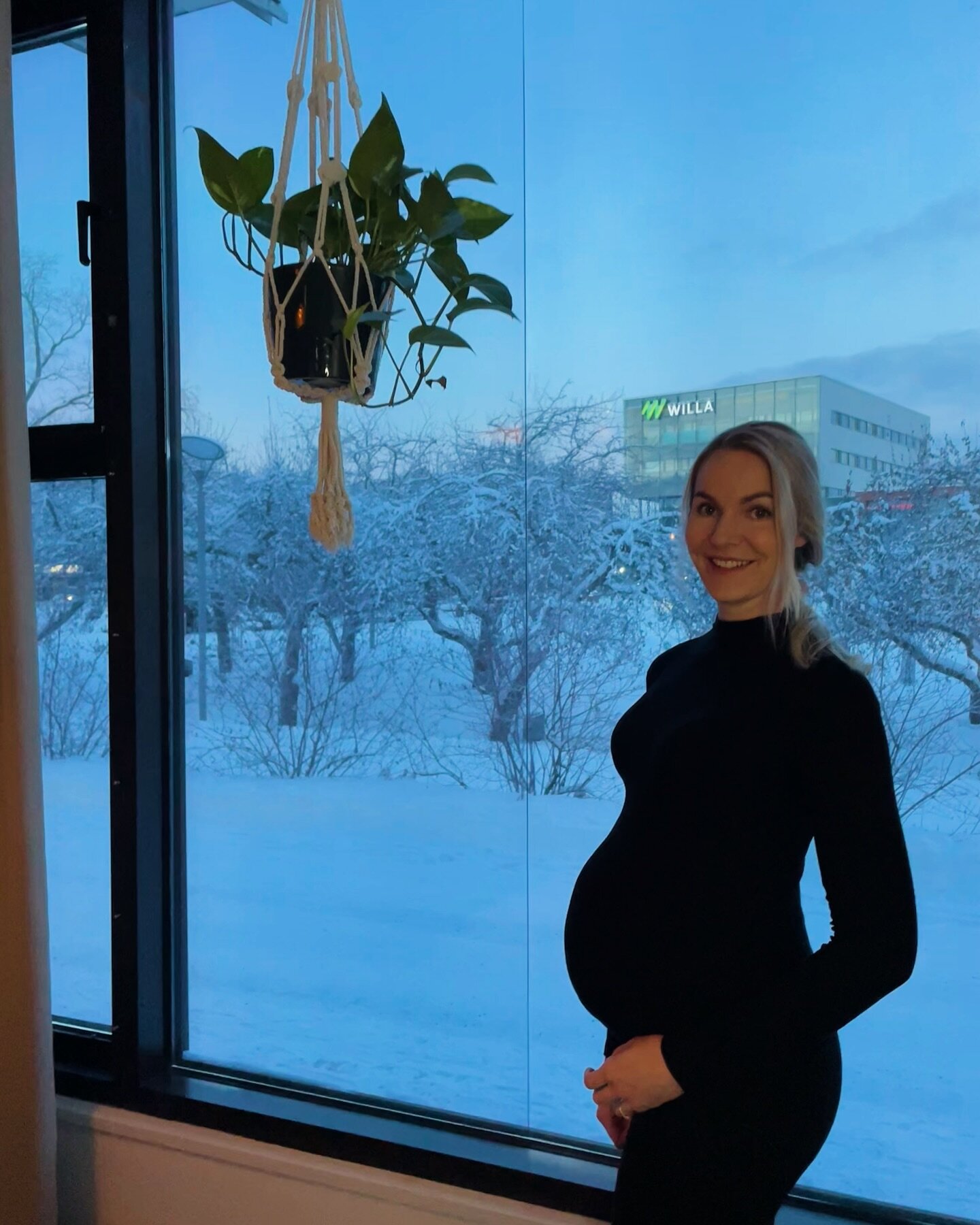 Vauvauutisia 🤰🏼😍🙏 Anni j&auml;&auml; &auml;itiyslomalle helmikuussa. Kosmetologeja meill&auml; on kasvaneessa tiimiss&auml;mme kuusi, joten aikoja riitt&auml;&auml; varmasti hyvin kaikille jatkossakin ❤️ 

Yksi tilamme k&auml;yt&auml;v&auml;ll&au