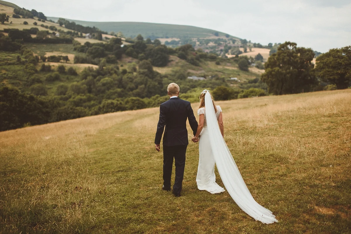 36-Laure-de-Sagazan-rural-idylic-wedding-Brecon-Beacons.jpg