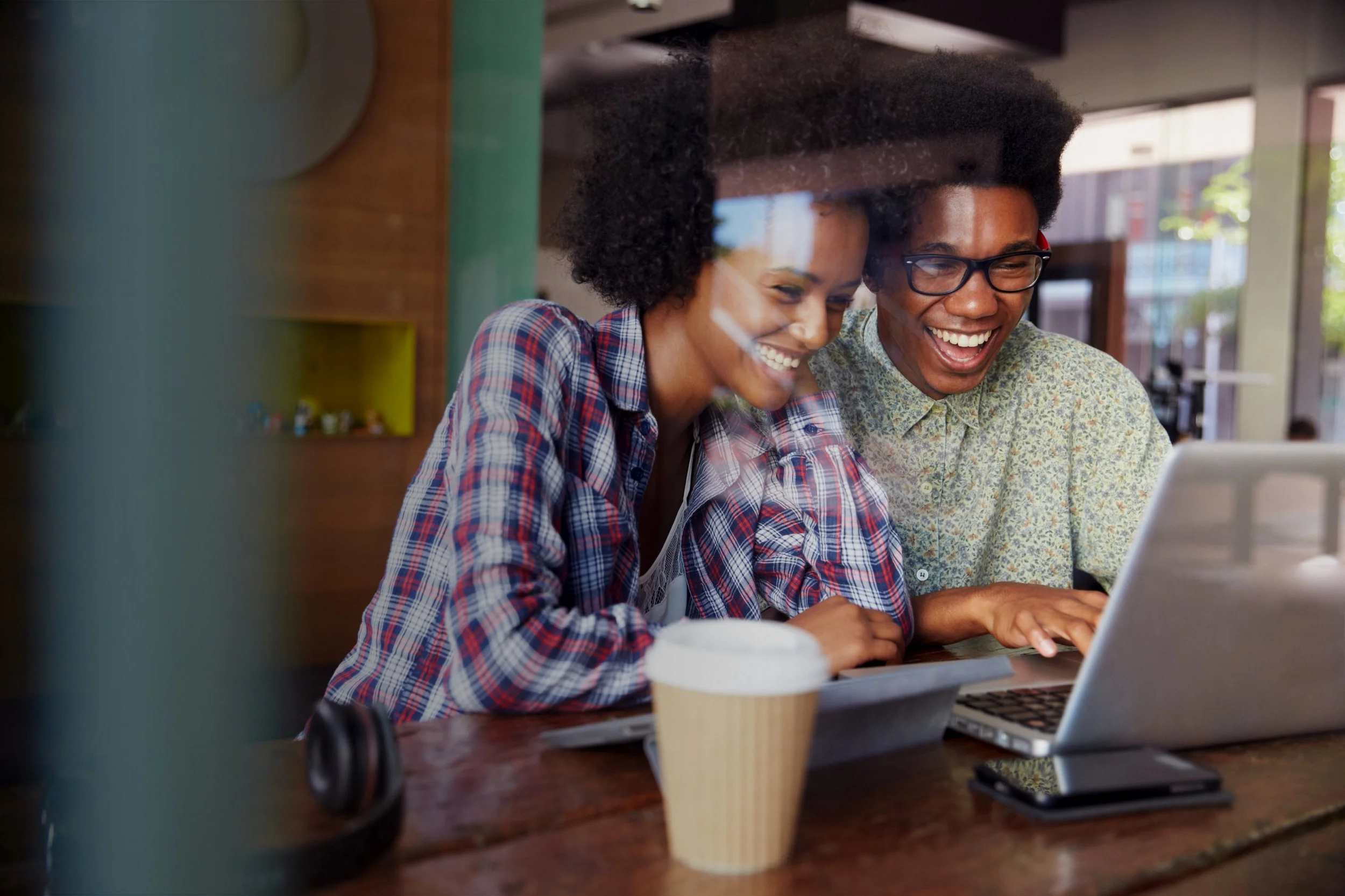 HUBBUB_COFFEE_CUP_LAPTOP_BLURRED.jpg