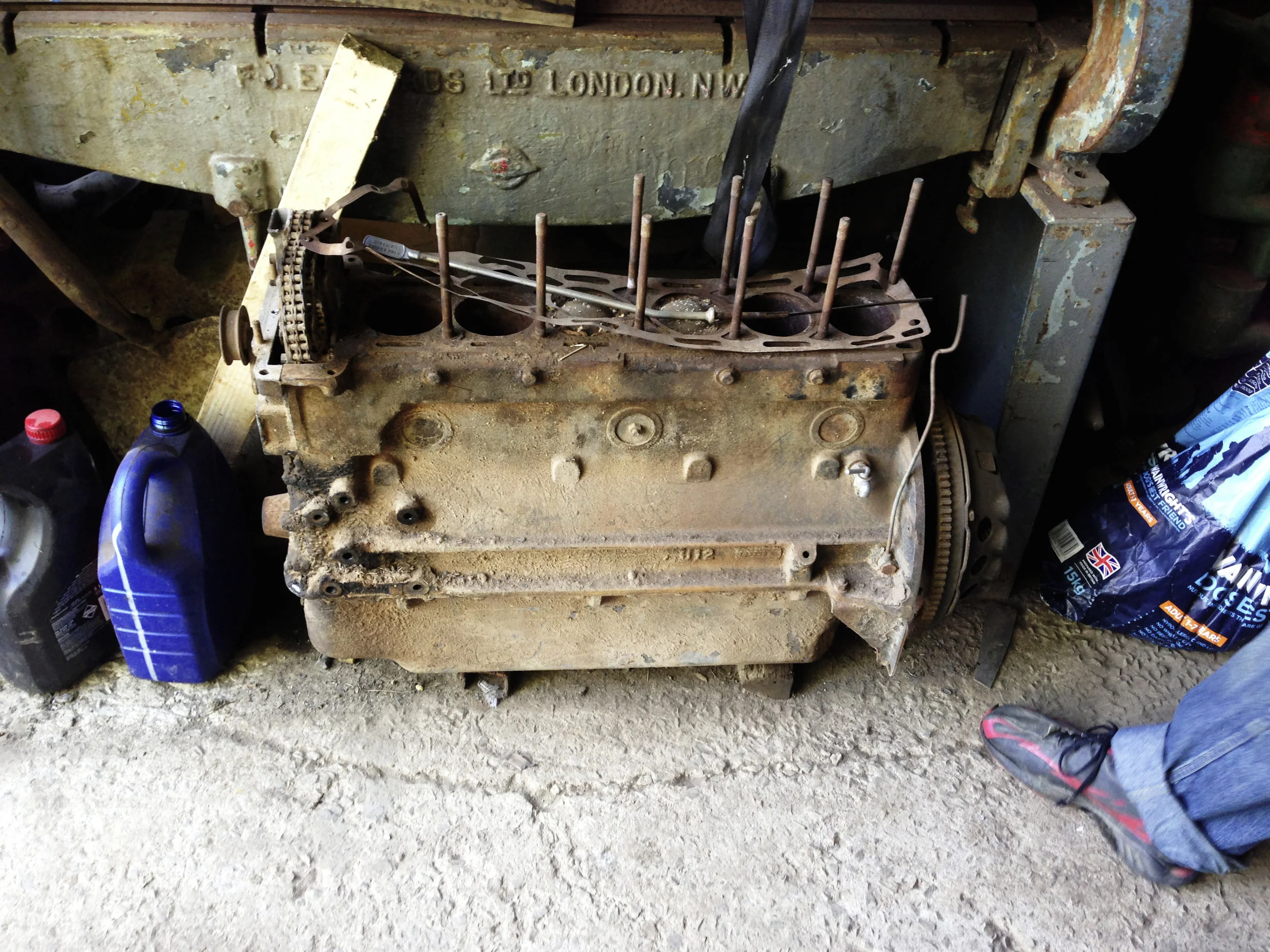 Rusty E-type Engine.jpg