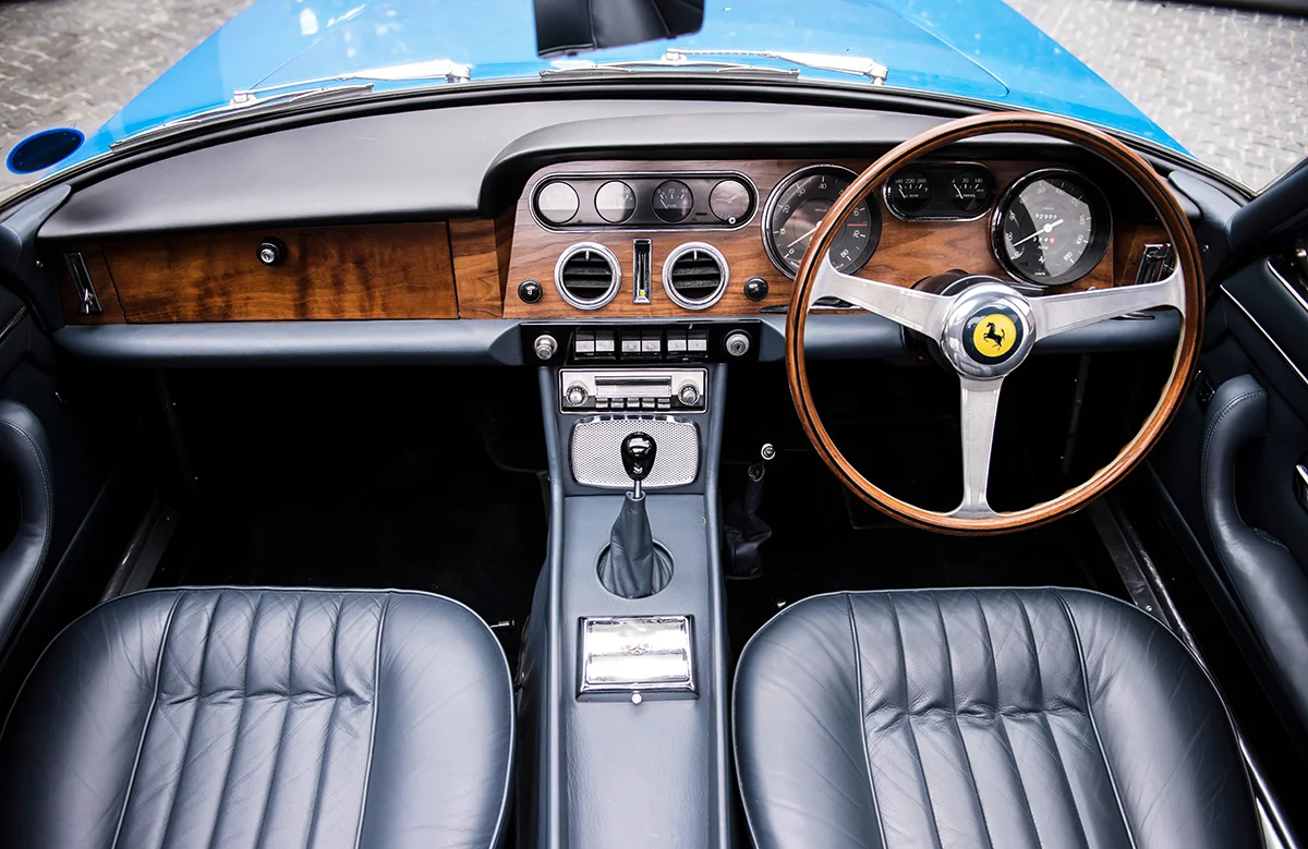 ferrari330gt4.jpg
