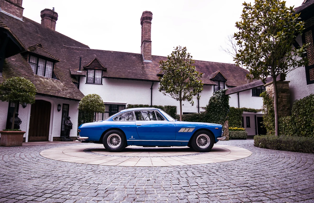 ferrari330gt1.jpg