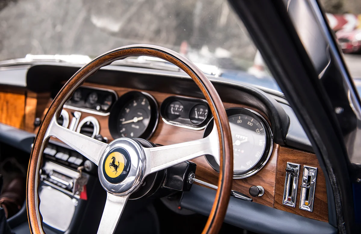 ferrari330gt13.jpg