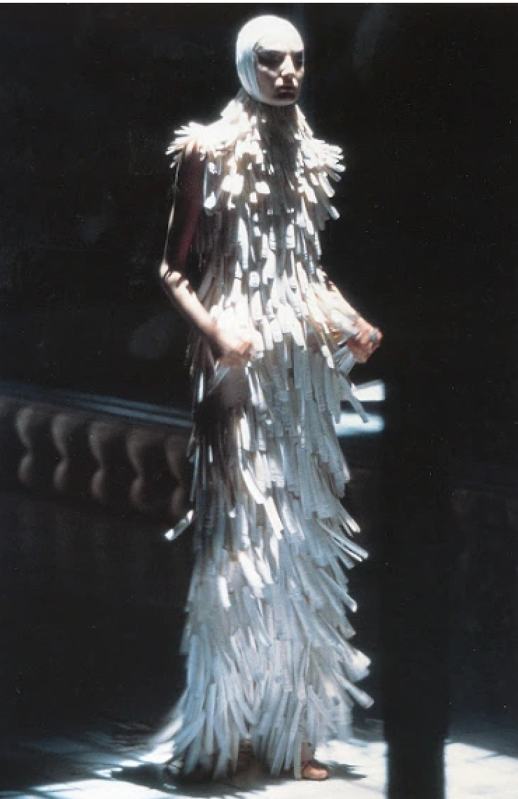 Alexander Mcqueen Spring Summer 2001 Voss A Model Walks The Runway