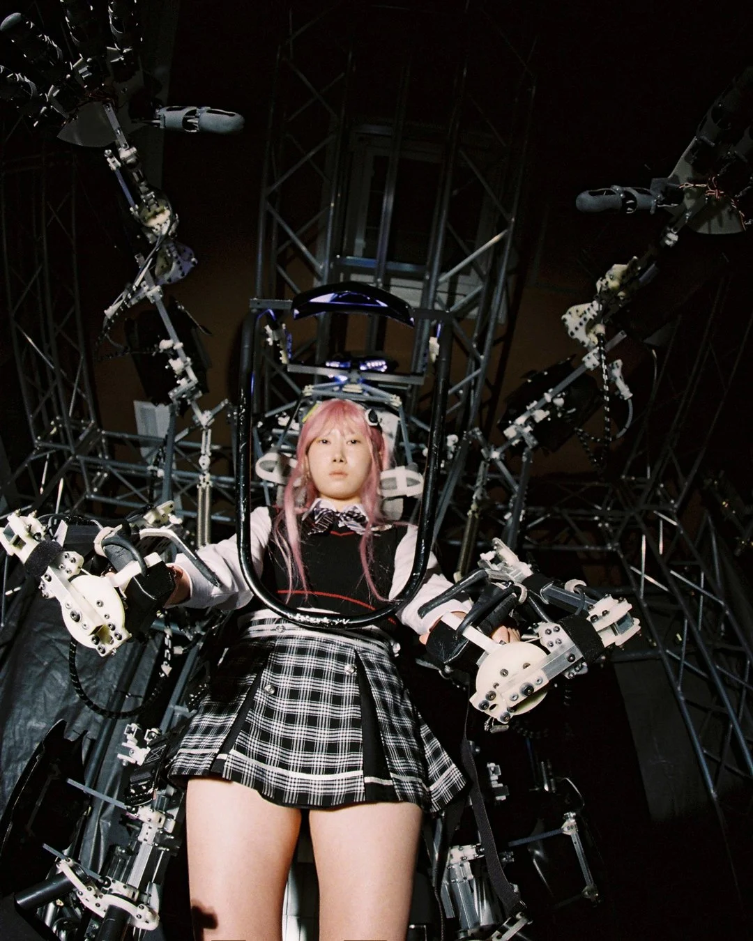 MEET ARTIST EZ: A MECHA DOLL BROUGHT TO LIFE