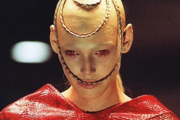 ALEXANDER MCQUEEN - DARKNESS AND DREAMS: Analysing Joan of Arc FW98