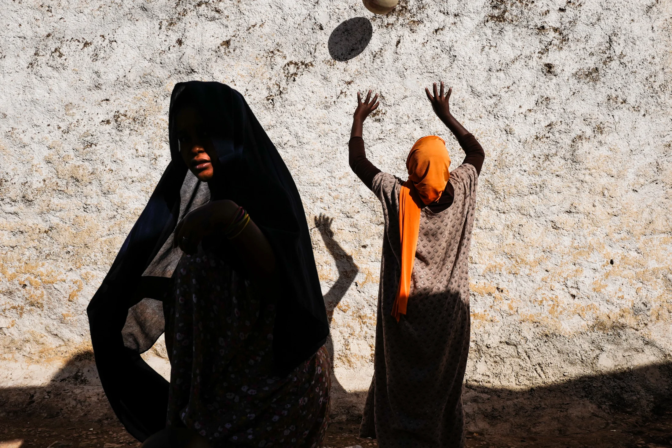 An oromo girl playing in an alley of the old city and a harari woman passing by. Here, different ethnic groups (Oromo, Harari, Somali, and many more) coexist with a high degree of religious respect. In 2002–03, Harar received the UNESCO Cities for Peace Prize for urban harmony.