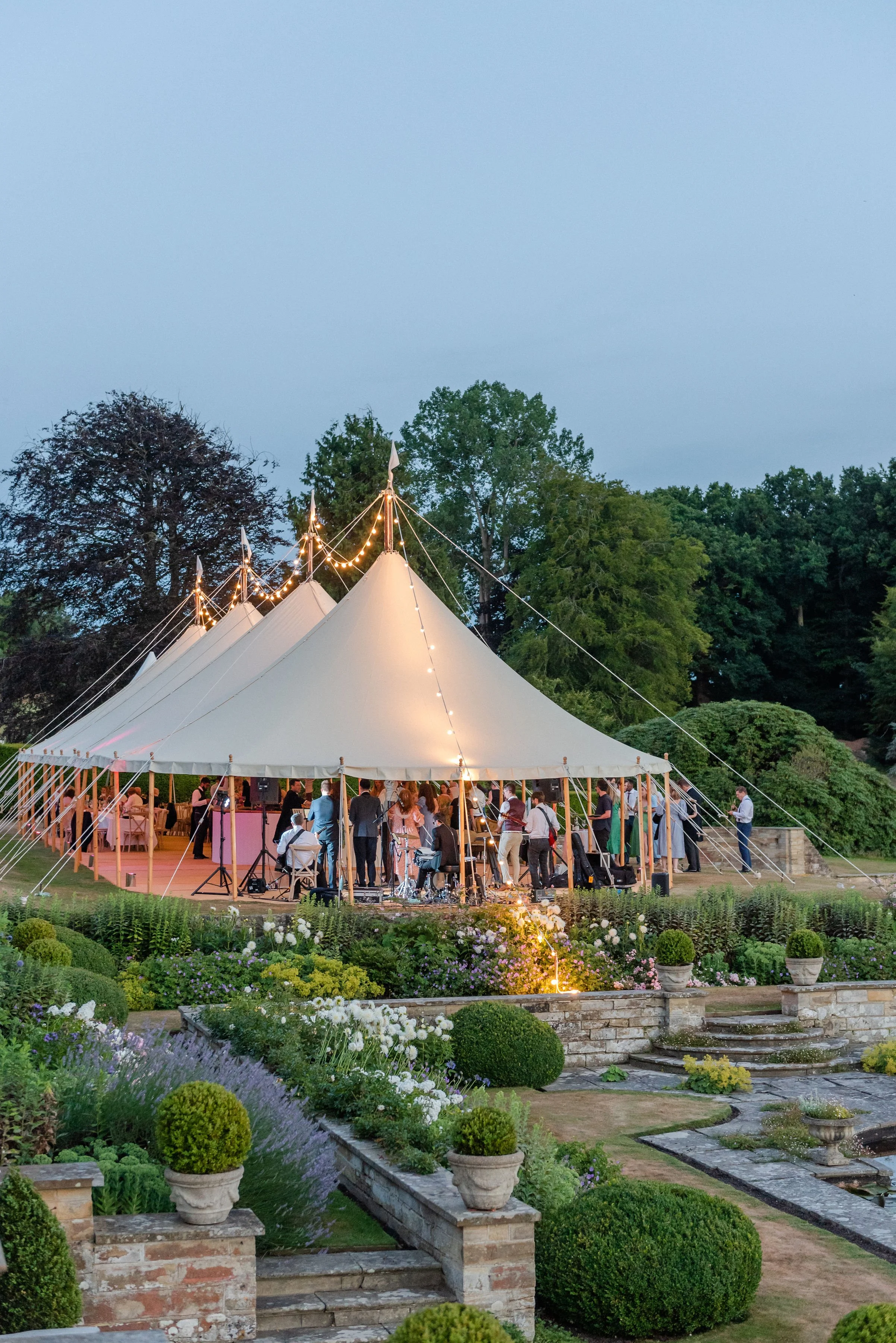 Luxus Festzelt oder Luxus Location? was lohnt sich wirklich?