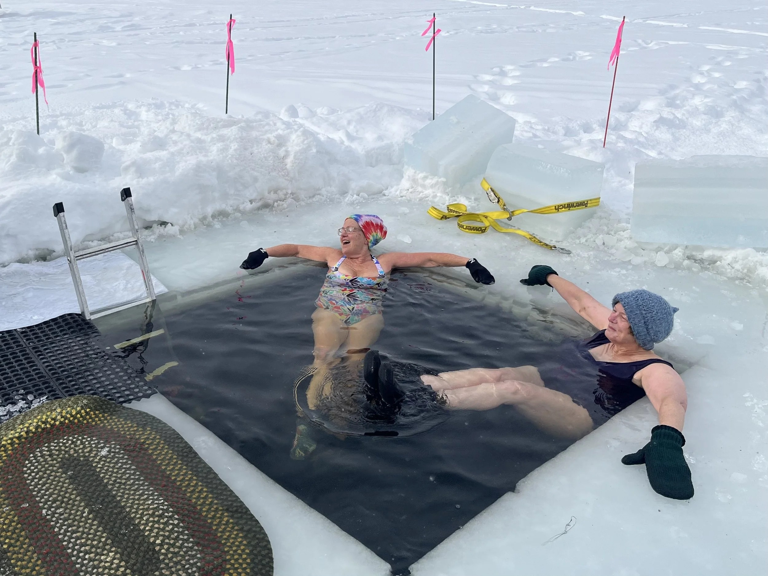 Experienced dippers from the Tamworth Otters make it look easy!