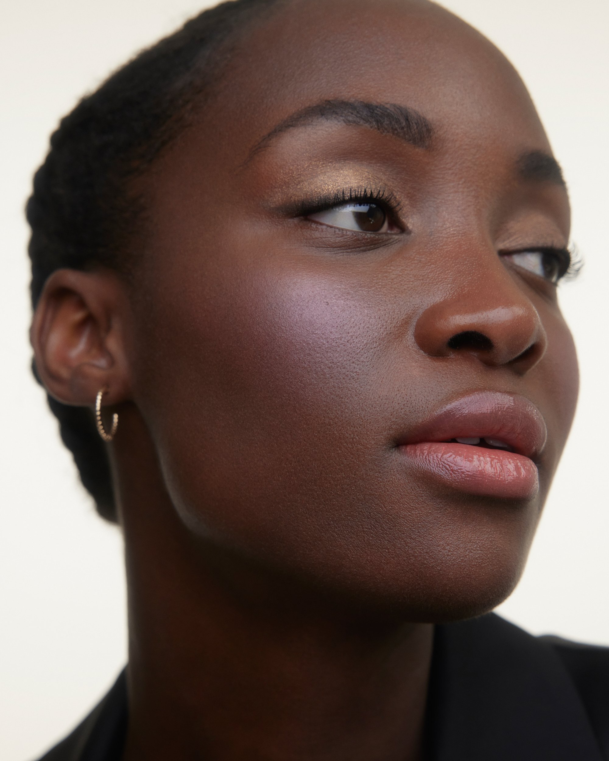 La Laque - Model Dark Skin - Geranium.jpg