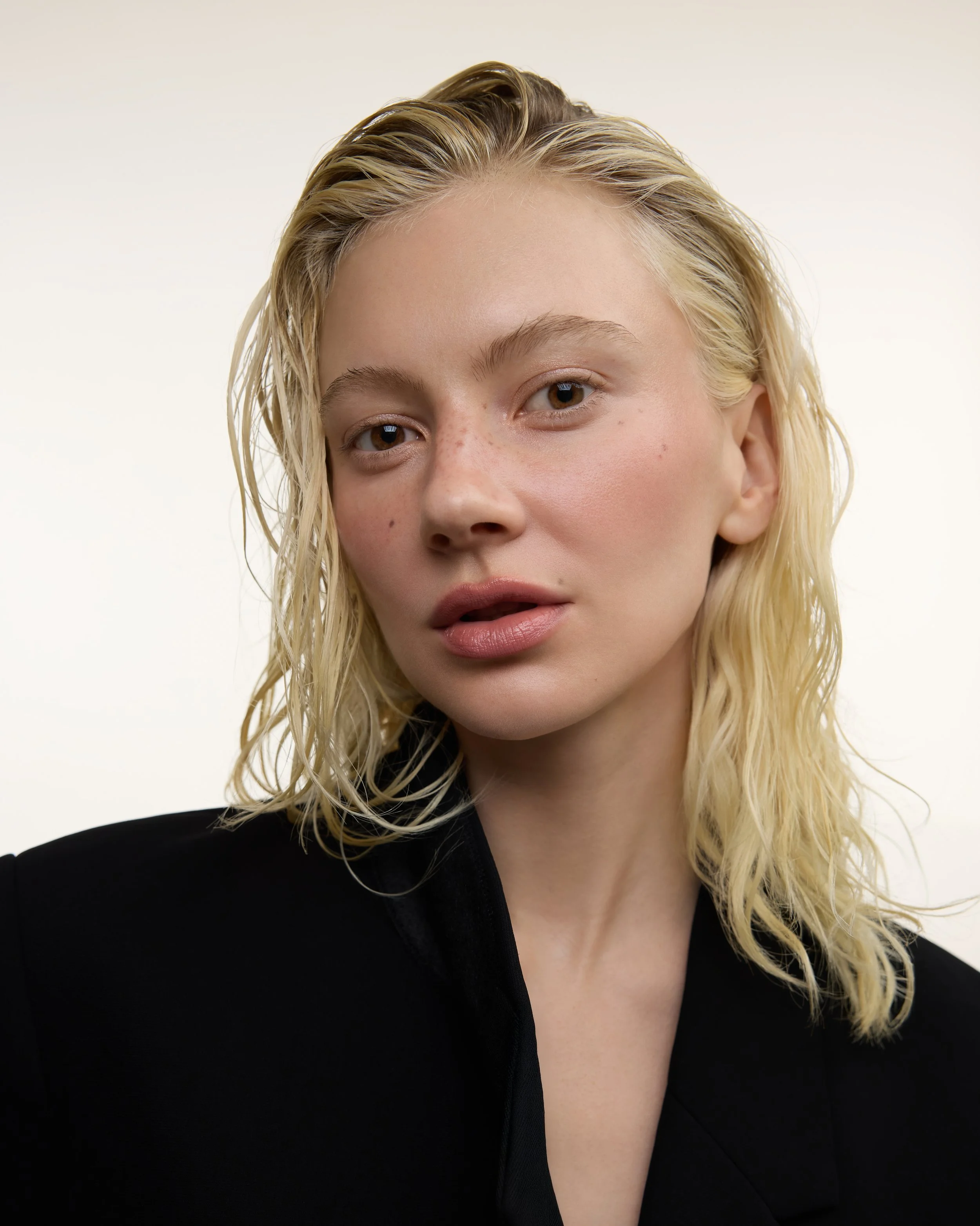 * La Laque - Model Light Skin - Geranium.jpg