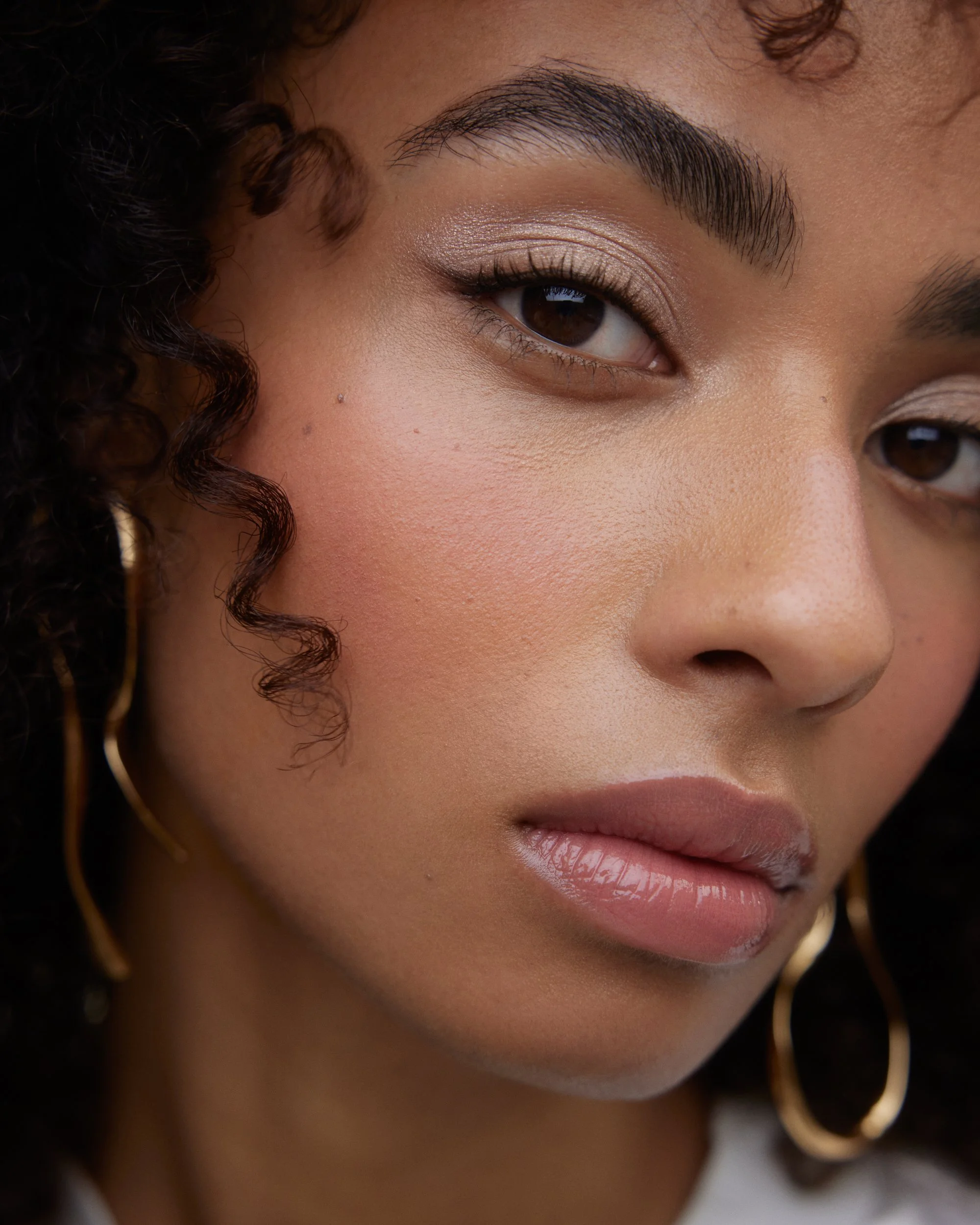 Le Fard - Model Medium Skin - Corail.jpg