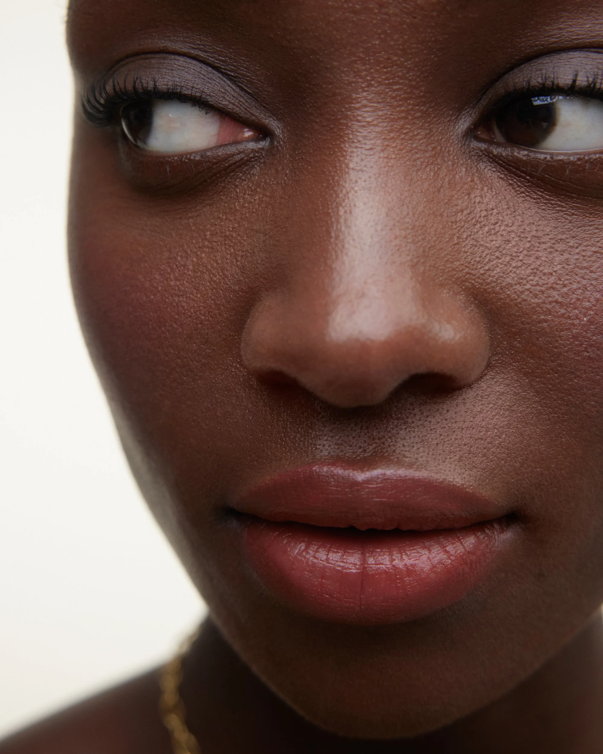 Le Rouge - Model Dark Skin - Cassis.jpg