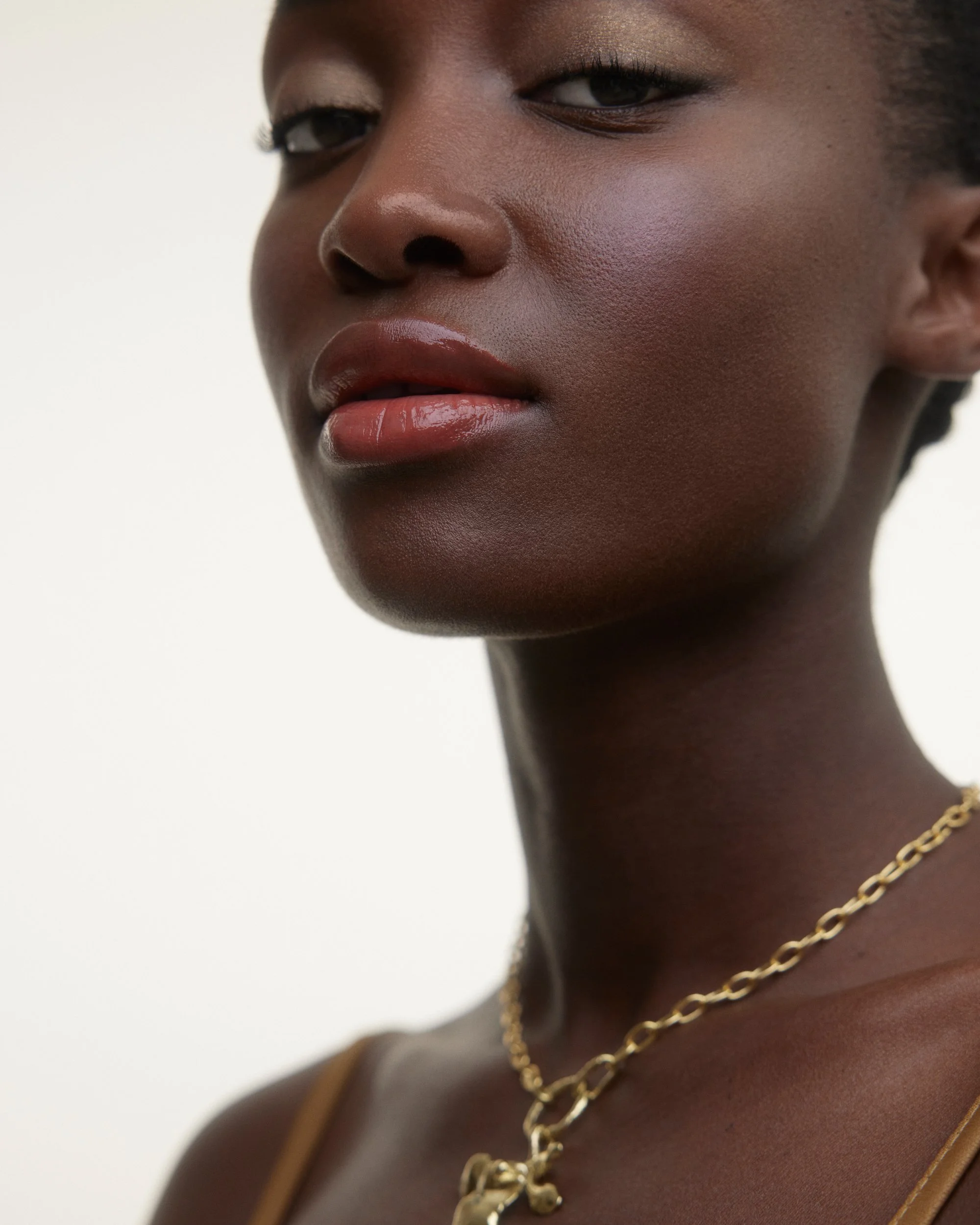 La Laque - Model Dark Skin - Abricot.jpg