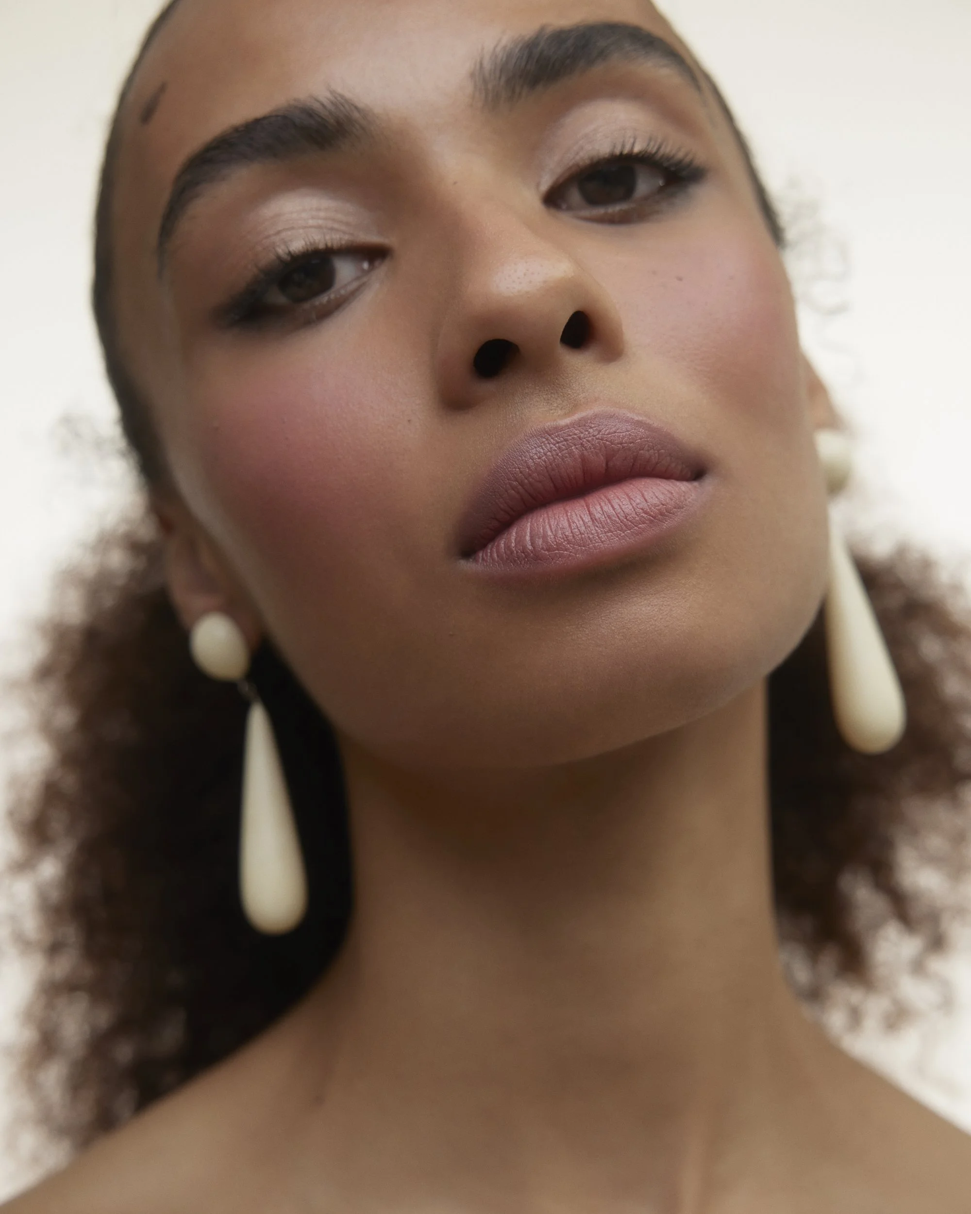Le Rouge - Model Medium Skin - Magnolia.jpg