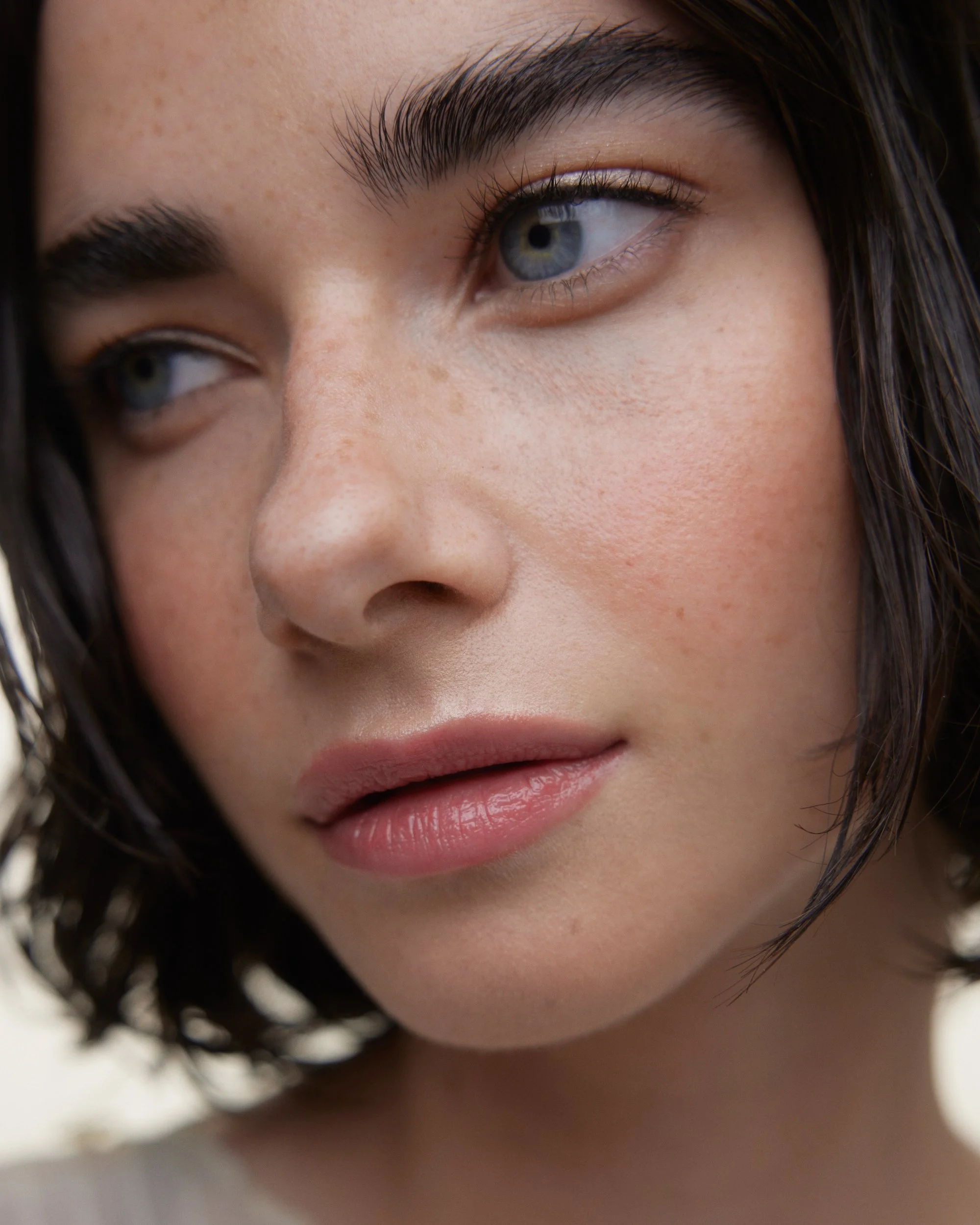 Le Fard - Model Light Skin - Pivoine-2.jpg