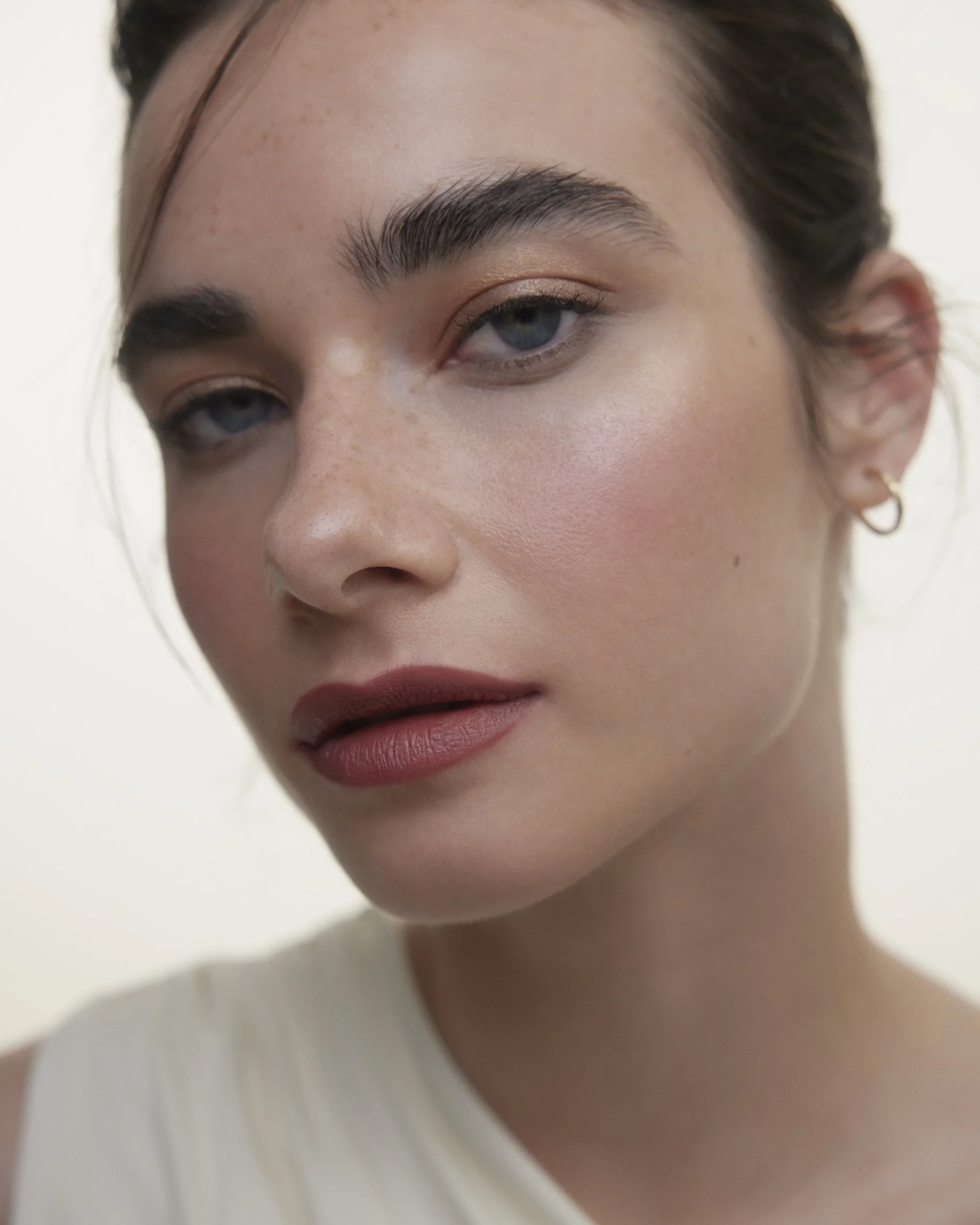 Le Rouge - Model Light Skin - Cassis.jpg