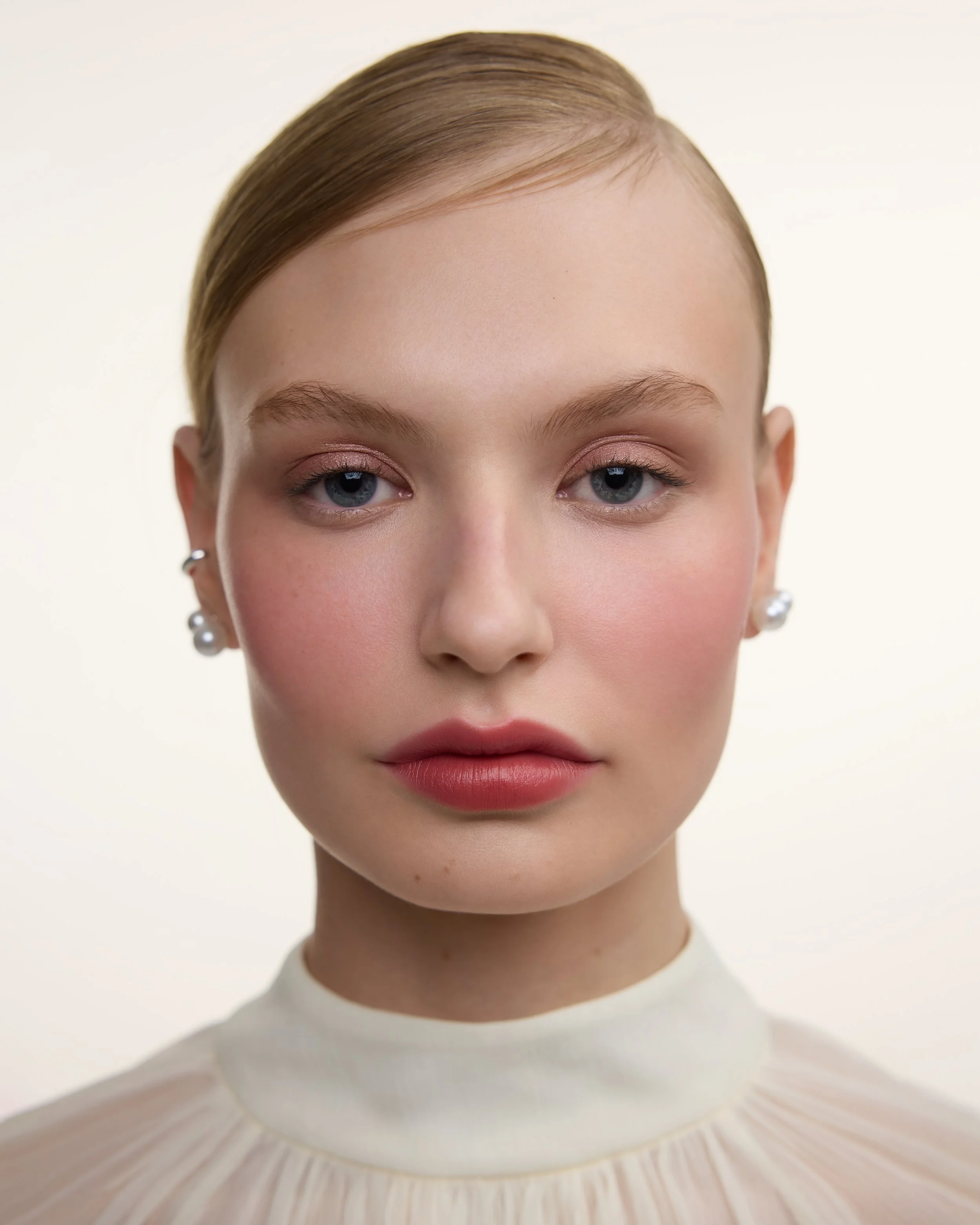 * Le Rouge - Model Light Skin - Grenadine.jpg