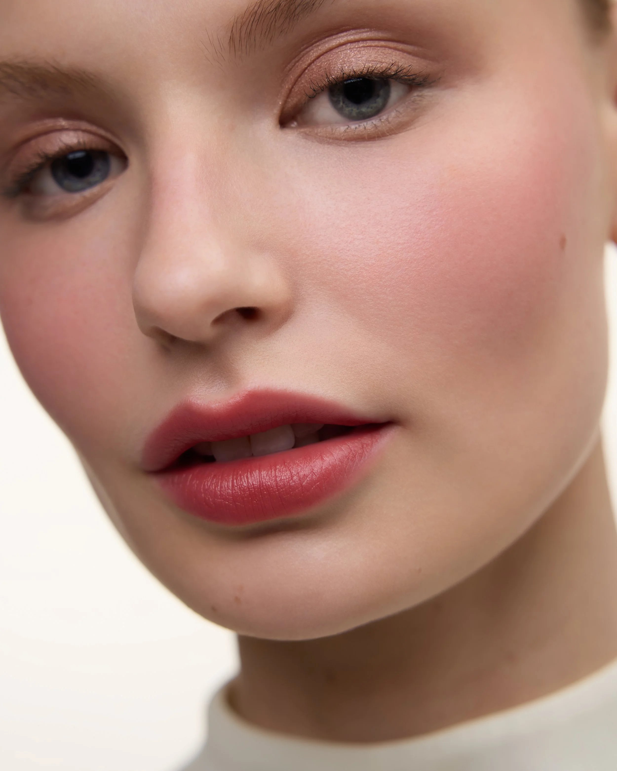 Le Fondant - Model Light Skin - Cerise.jpg