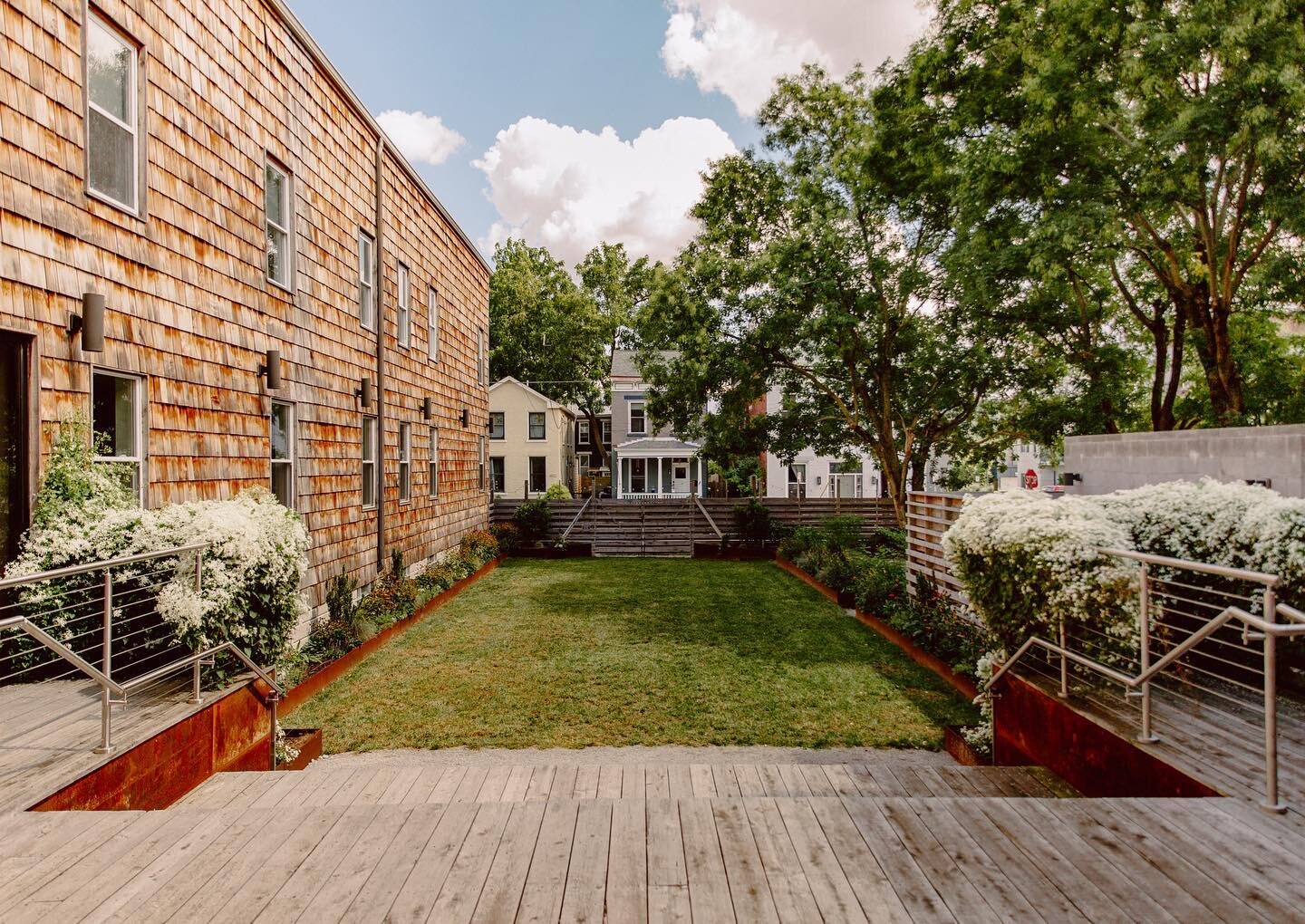 summer is coming to an end which means fall is right around the corner ☀️ one of our absolute favorite times in the courtyard! 

we&rsquo;ve got a few tour spots left this week, click the link in our bio to schedule yours and snag a 2023 date ✨

📸: 