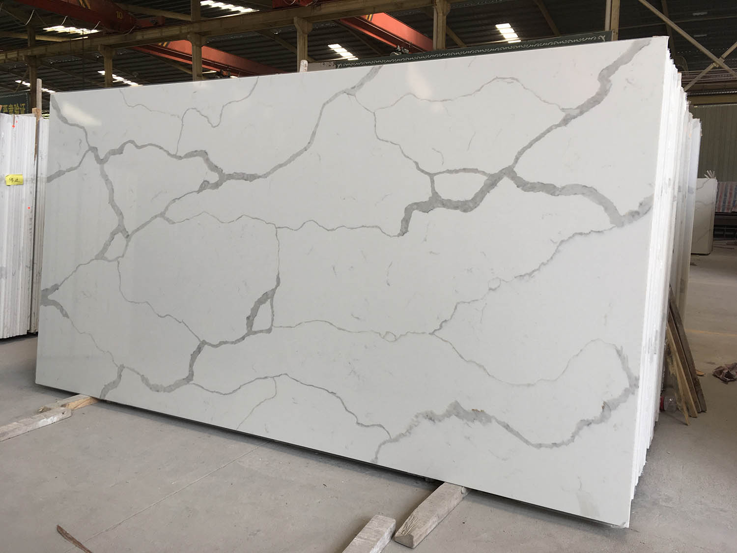 Calacatta-White-Quartz-Slabs.jpg