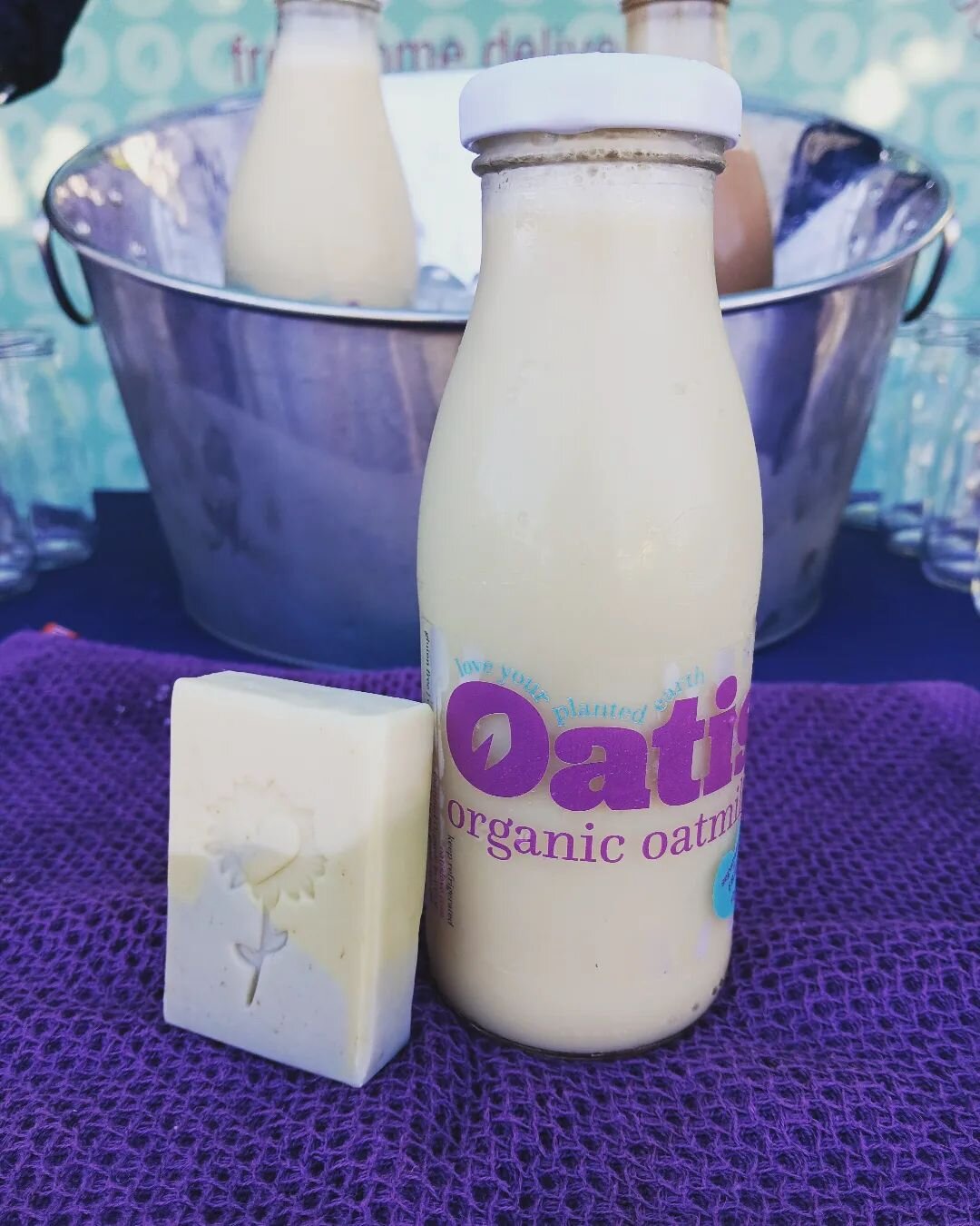 Beyond excited to share that @ejsfarmdenver used Oatis to make soap bar!!!! It smells amazing, rinses clean, and leaves the skin feeling soft! Stop and check it out at @cityparkfarmersmarket.

#community #local #zerowaste #goodbyeplastics #sustainabi
