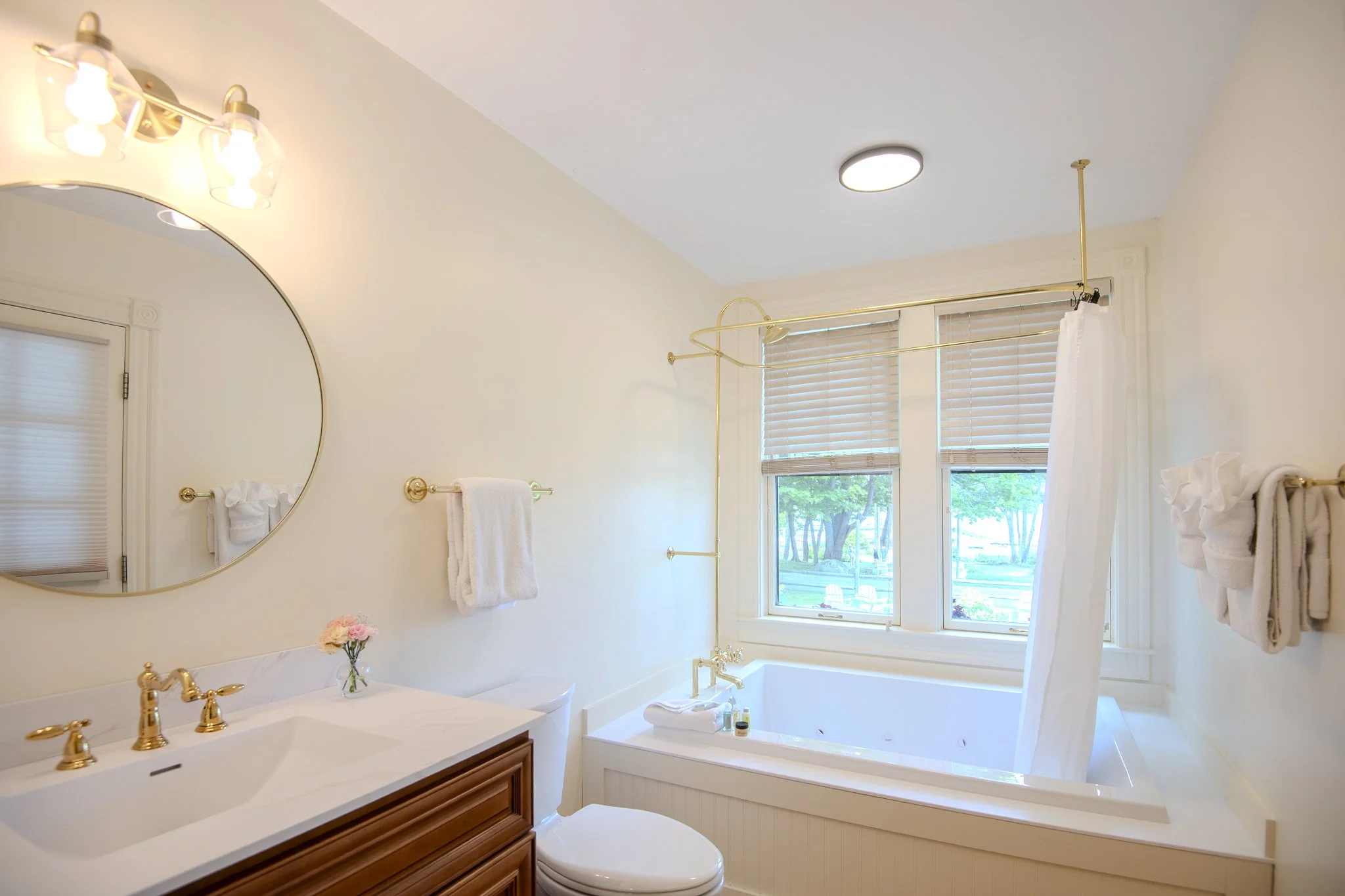 ullikana_dandelion_bathroom_4.jpg
