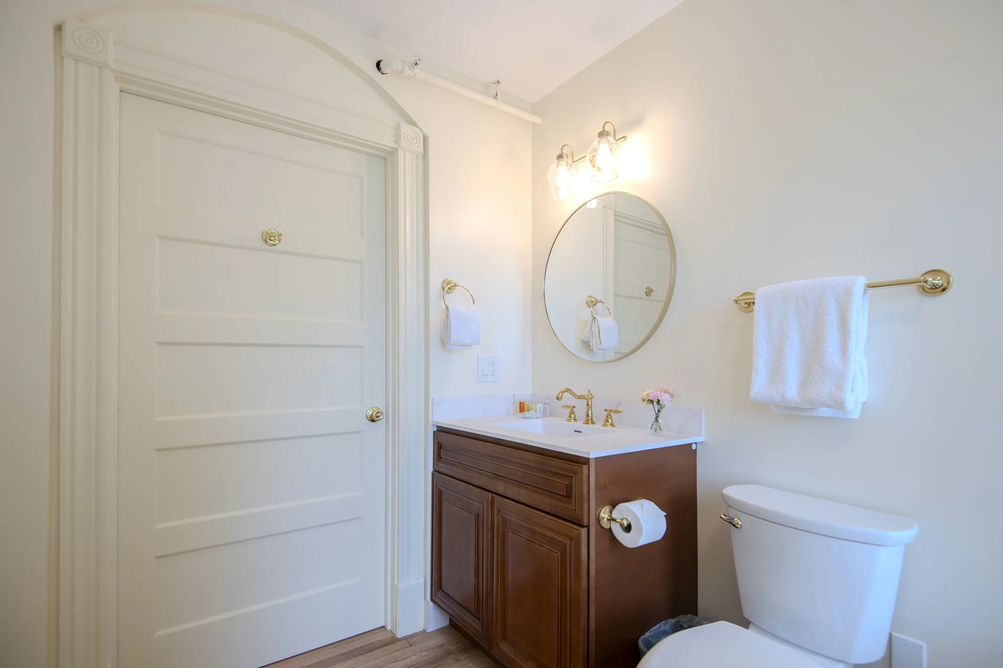 ullikana_dandelion_bathroom_3.jpg