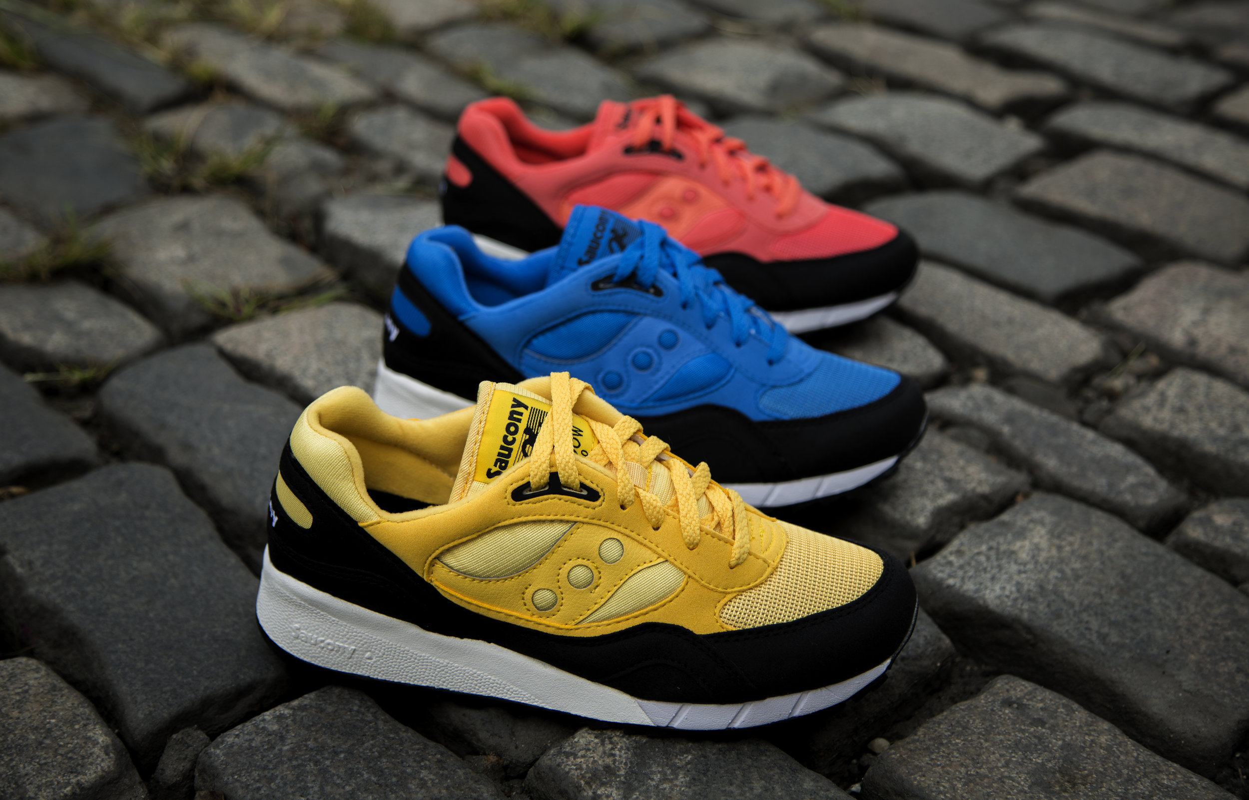 sauconyshadow6000_redblueyelpack.jpg