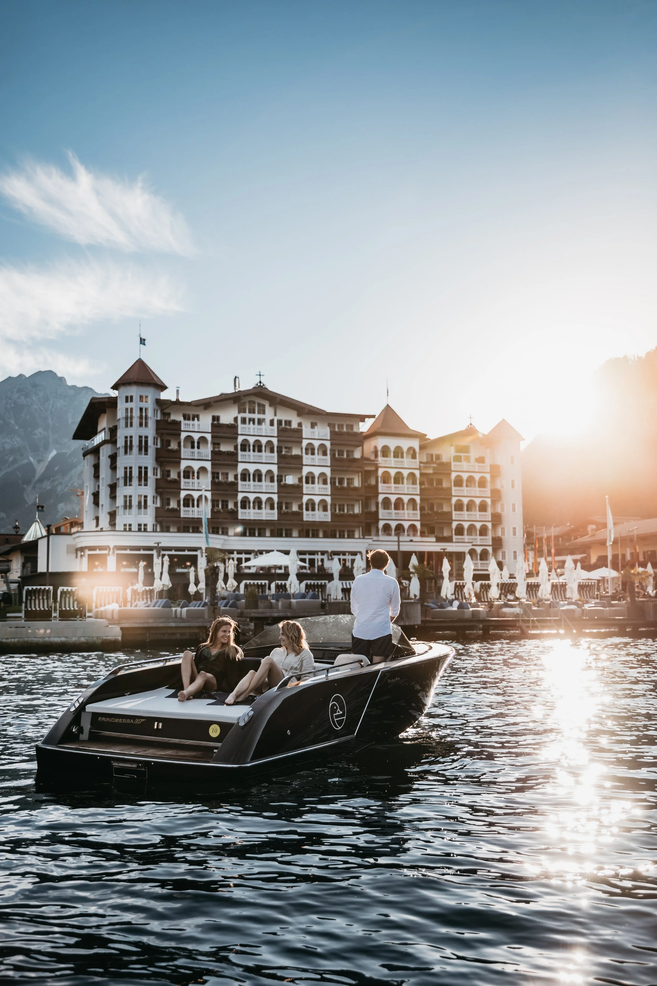 Entners_am_See_Außenansicht_Hotel_Sommer (31).jpeg