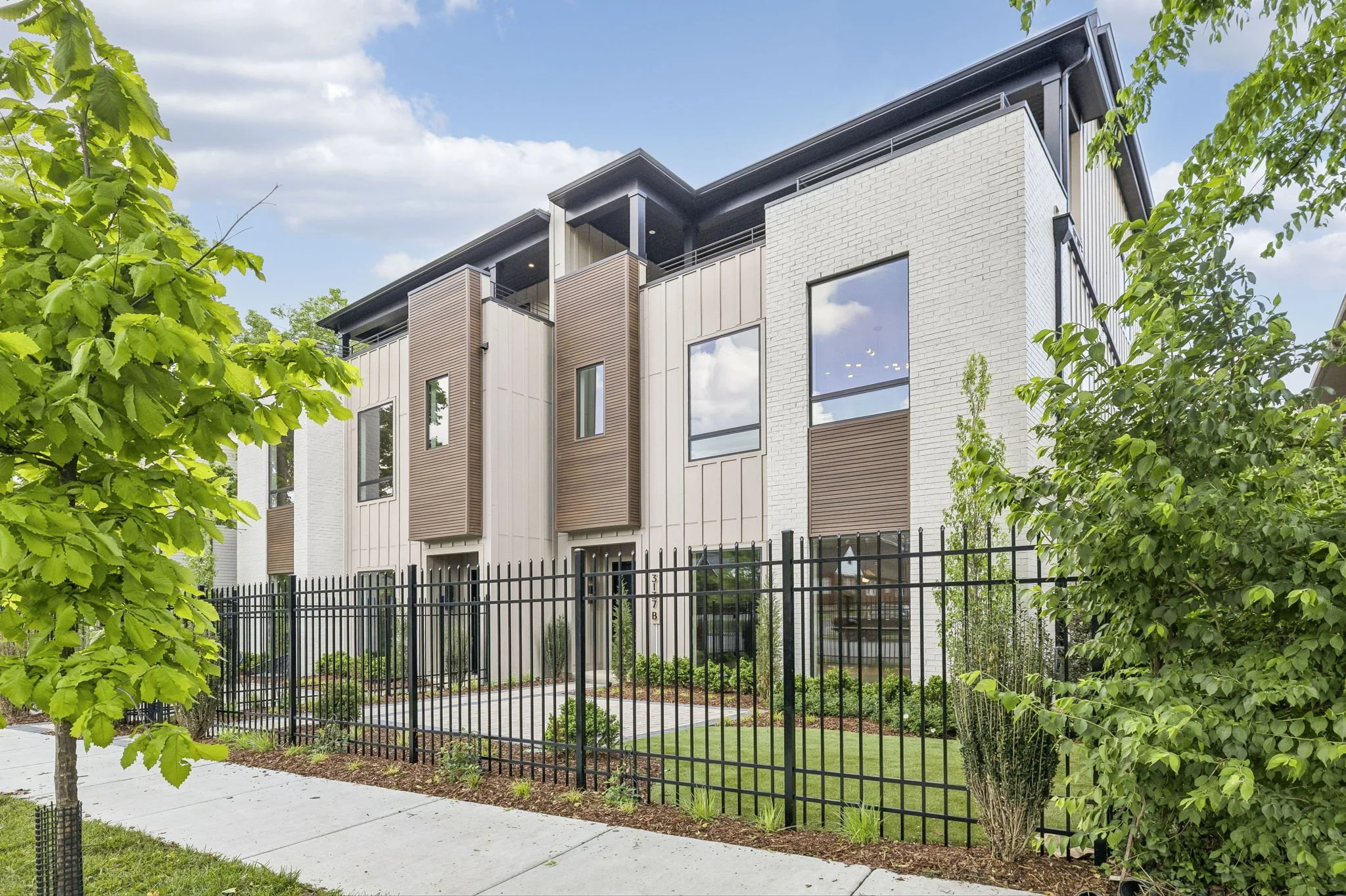 11-3137 Long Blvd Unit B - 011.JPG