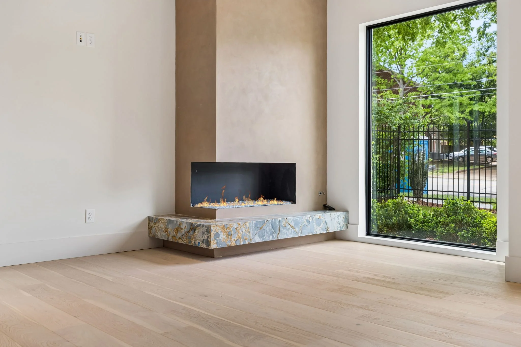 15-3137 Long Blvd Unit B - 015.jpg