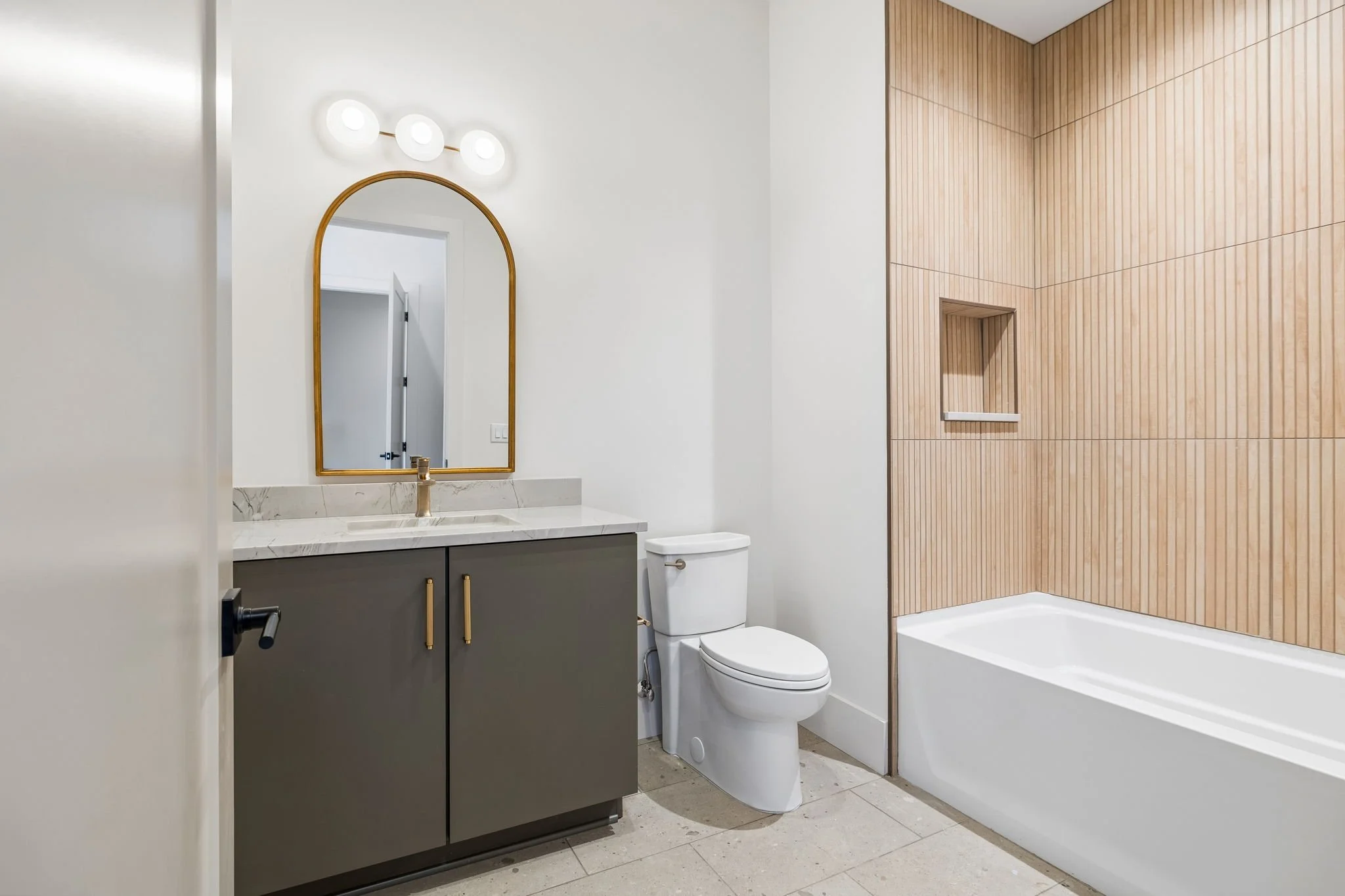 36-3137 Long Blvd Unit B - 036.JPG