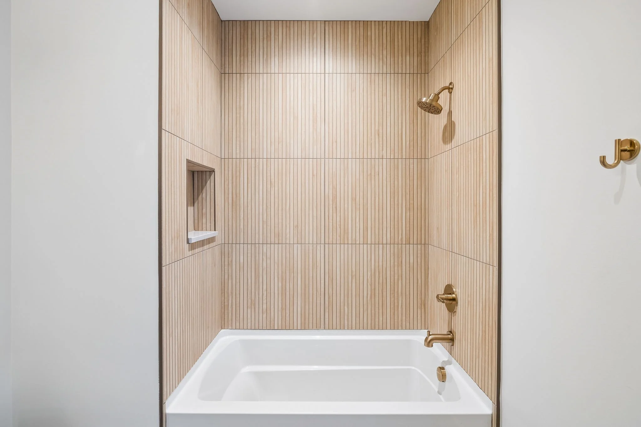 37-3137 Long Blvd Unit B - 037.JPG