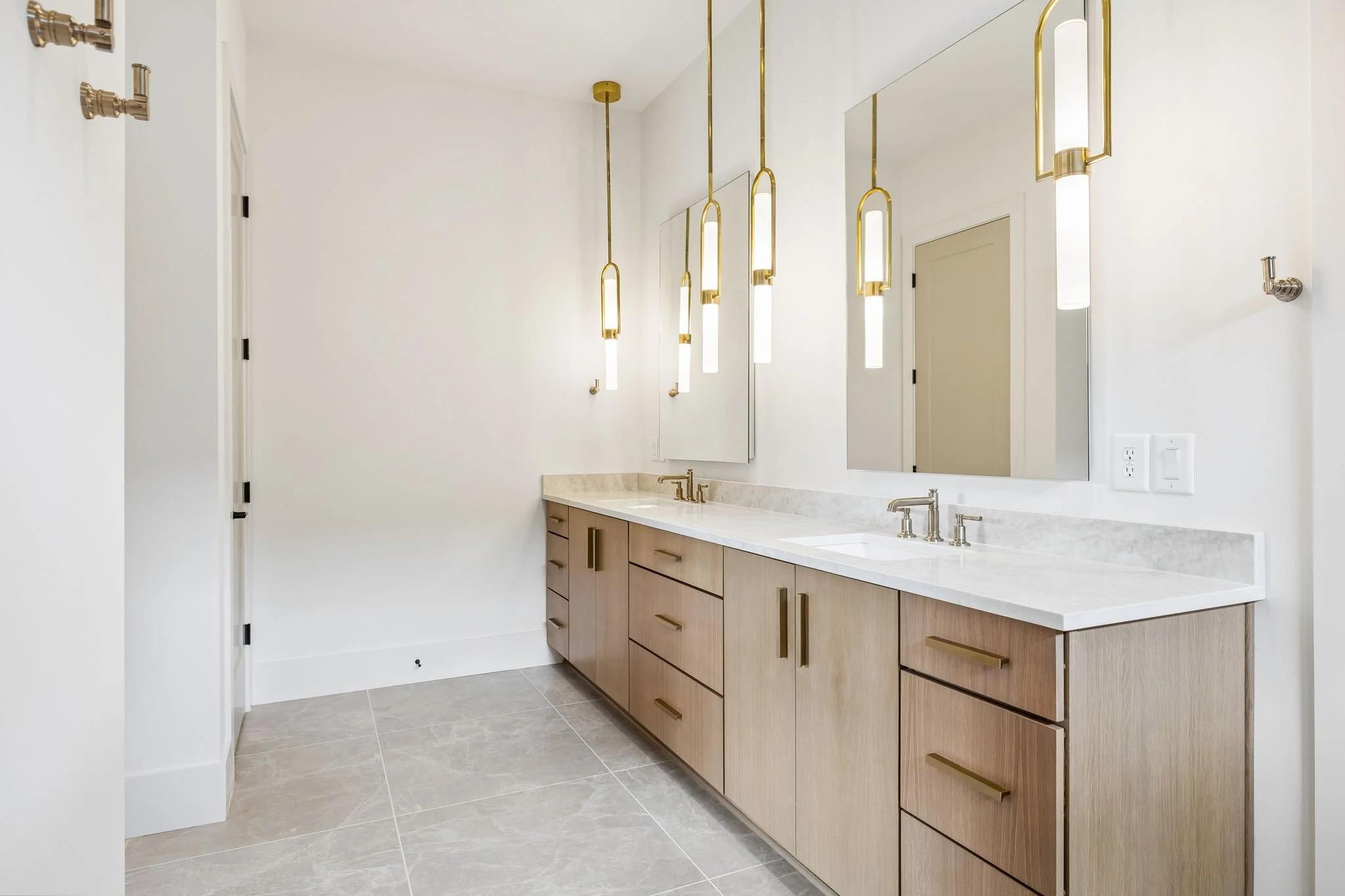 46-3137 Long Blvd Unit B - 046.JPG