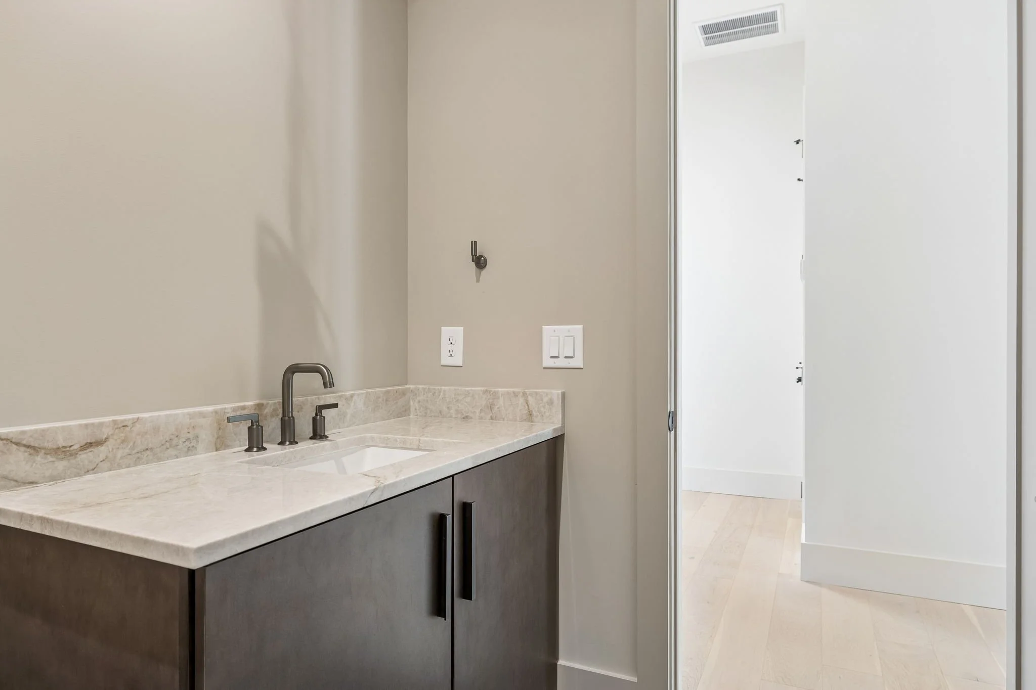 56-3137 Long Blvd Unit B - 056.JPG